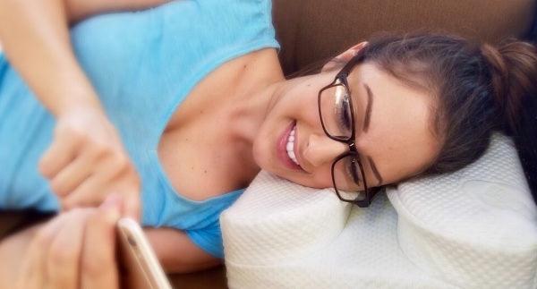 LaySee Pillow - Now you can sleep with glasses - Storming Gravity