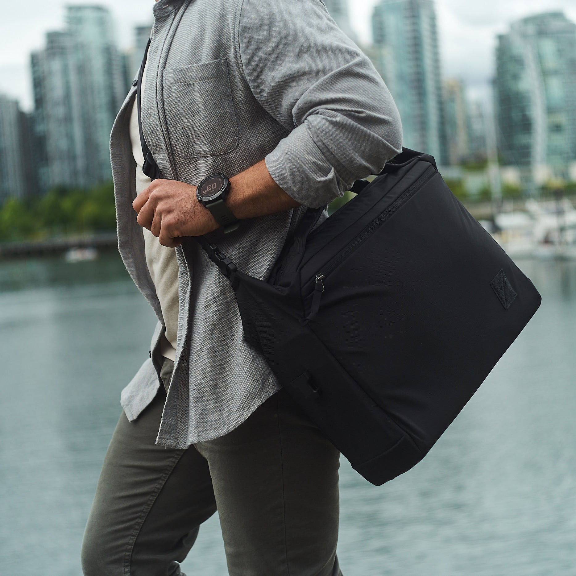 Transit Briefcase 20L - Storming Gravity