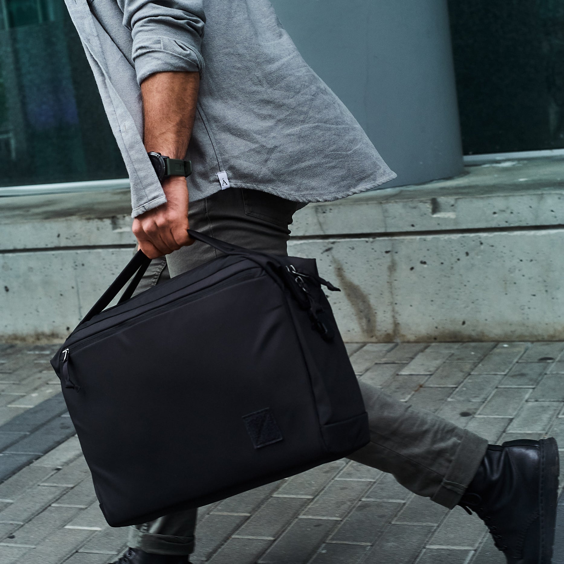 Transit Briefcase 20L - Storming Gravity