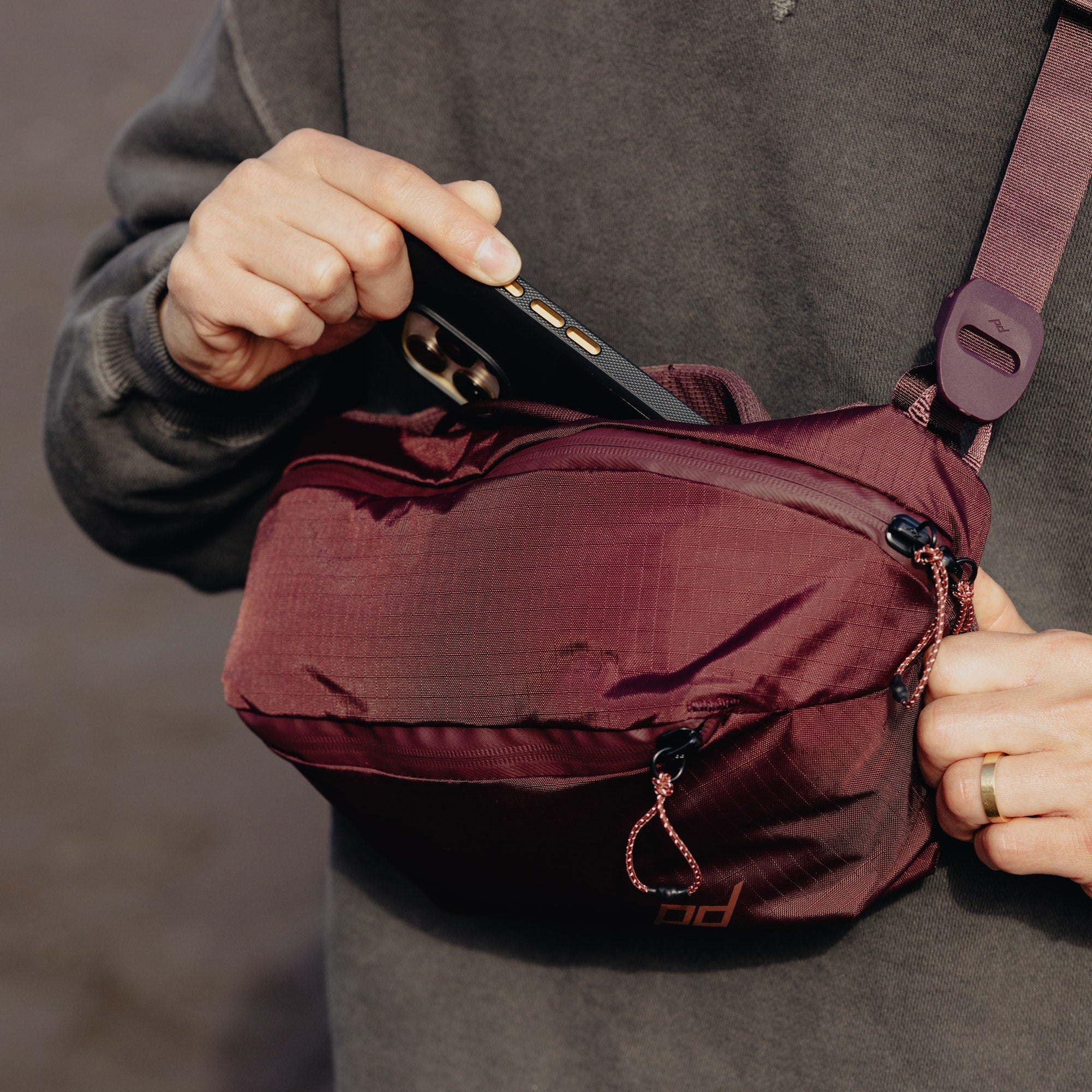 Outdoor Sling 4L - Storming Gravity