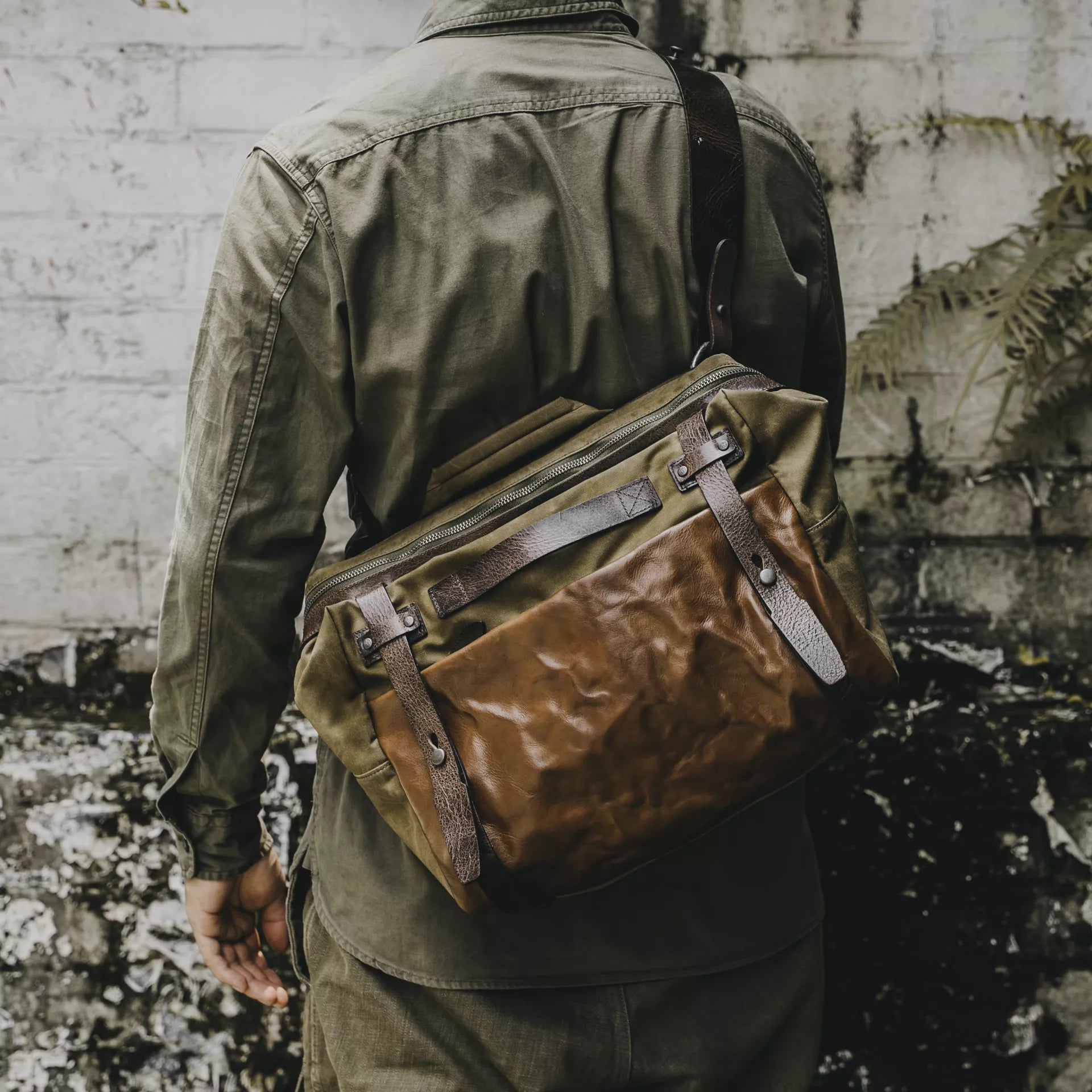 Lightning Rider Sling Bag 12L - Storming Gravity
