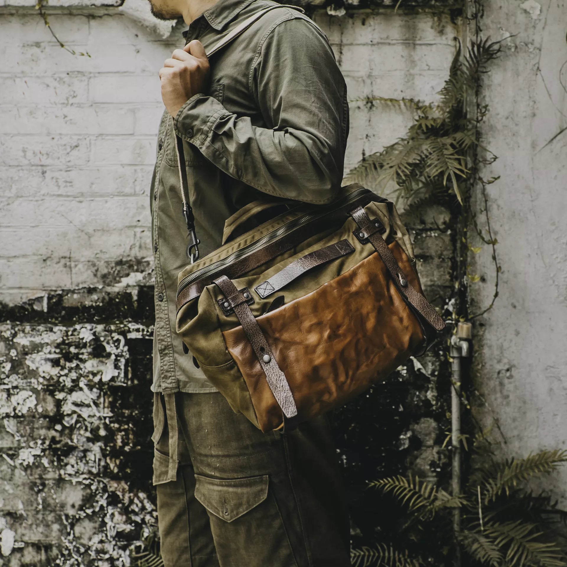 Lightning Rider Sling Bag 12L - Storming Gravity