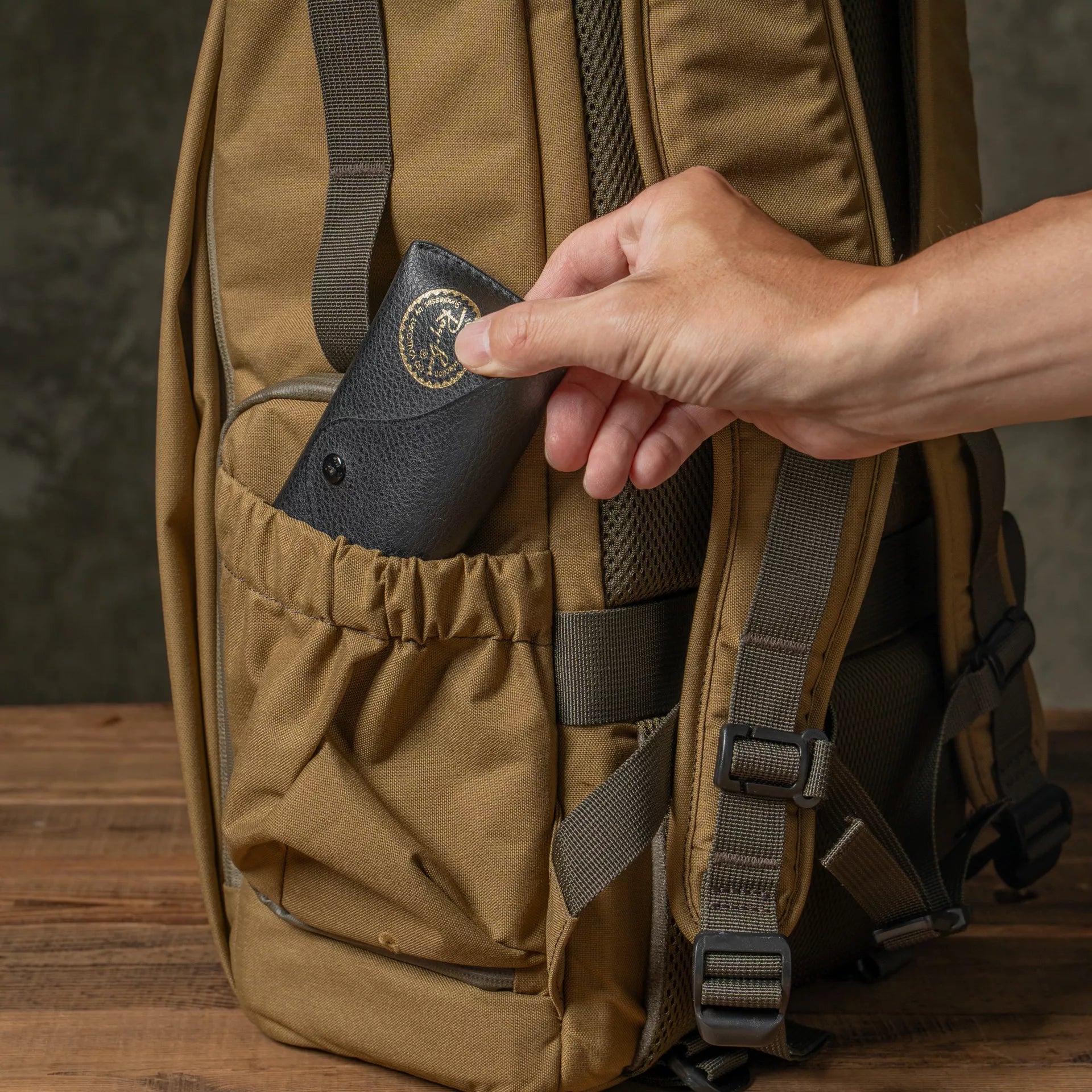 New Pilot Travel Camera Backpack 18L - Storming Gravity
