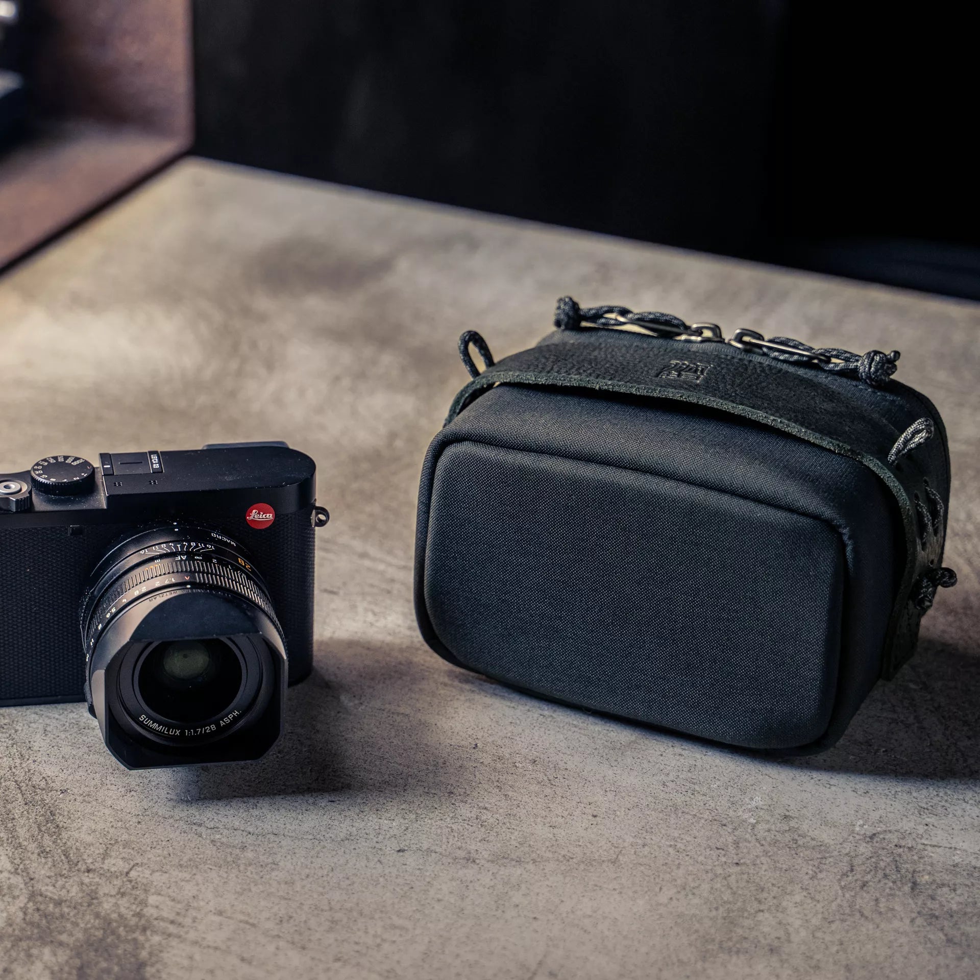 Portable Camera Pouch L - Storming Gravity