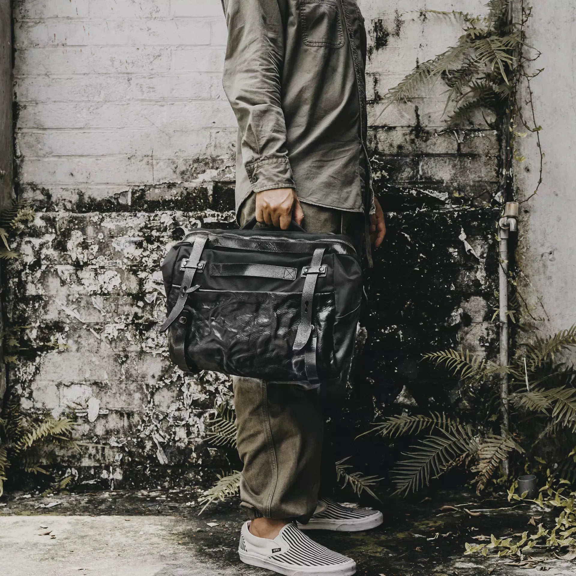 Lightning Rider Sling Bag 12L - Storming Gravity