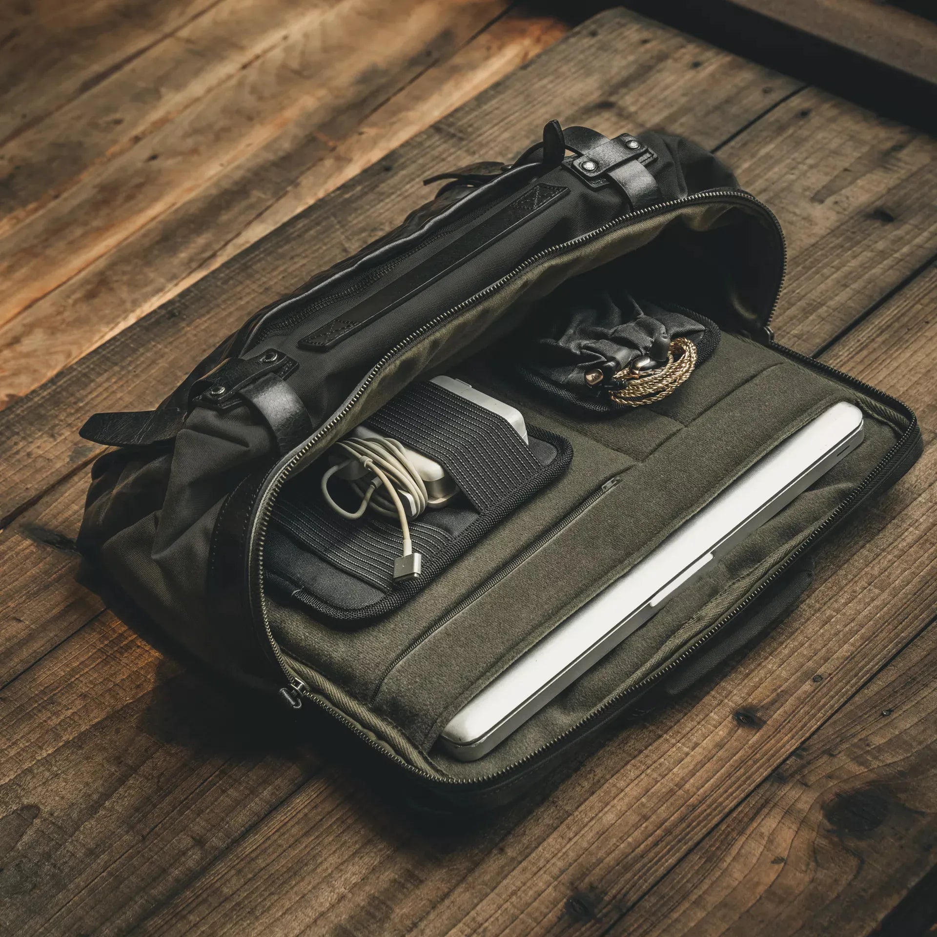 Lightning Rider Sling Bag 12L - Storming Gravity