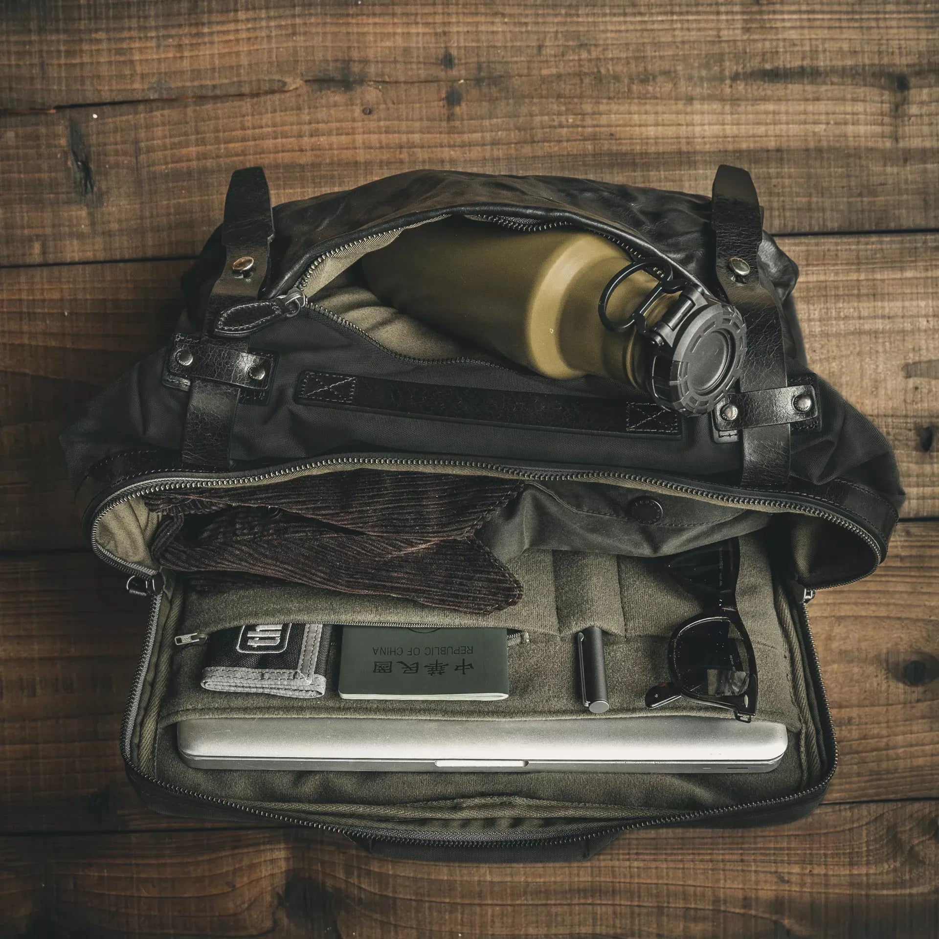 Lightning Rider Sling Bag 12L - Storming Gravity