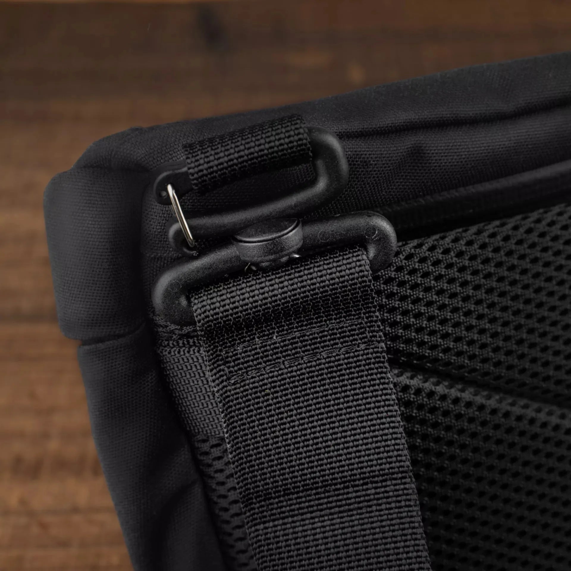 Sling Pouch 3.5L V2 - Storming Gravity