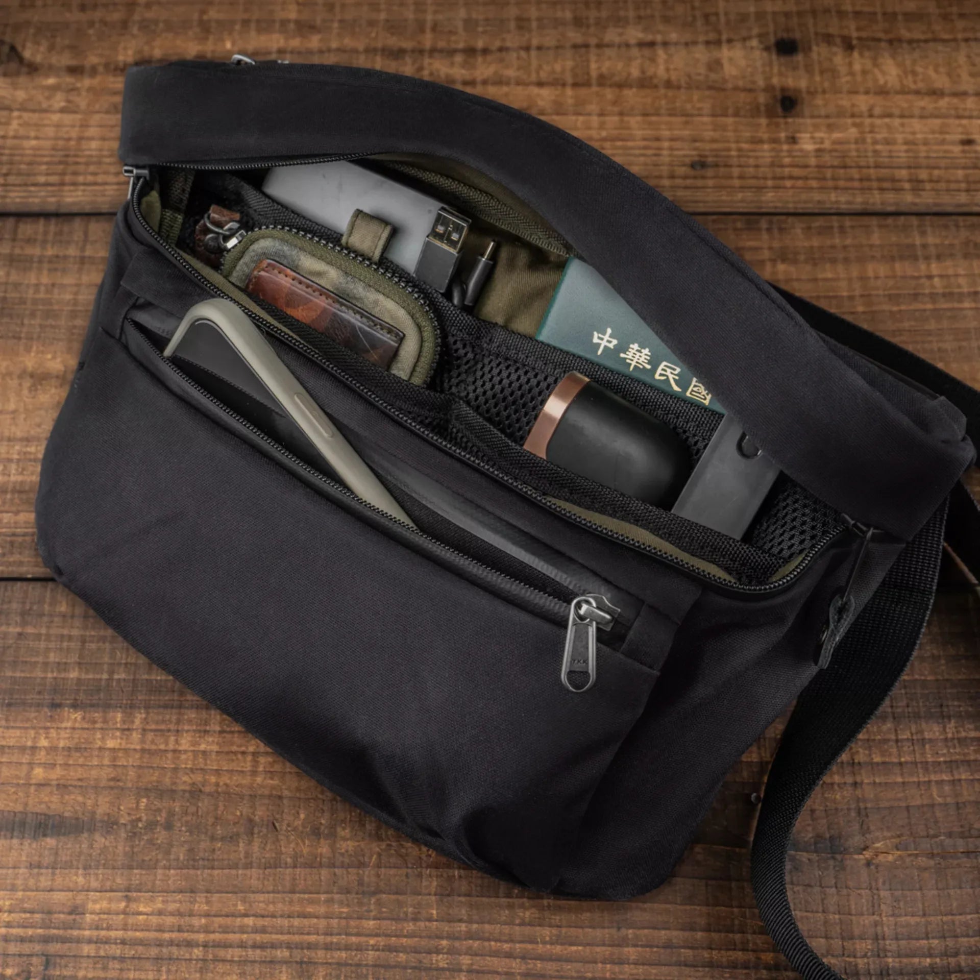 Sling Pouch 3.5L V2 - Storming Gravity