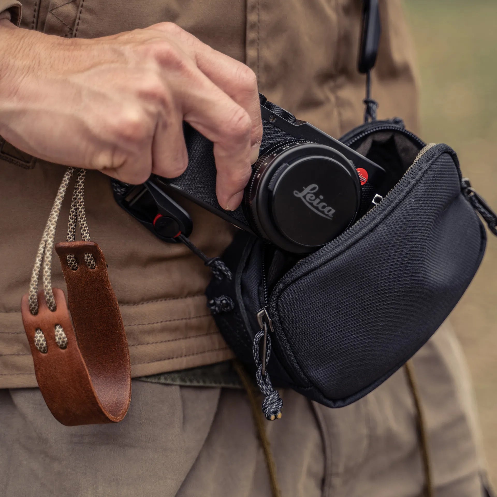 Portable Camera Pouch M - Storming Gravity