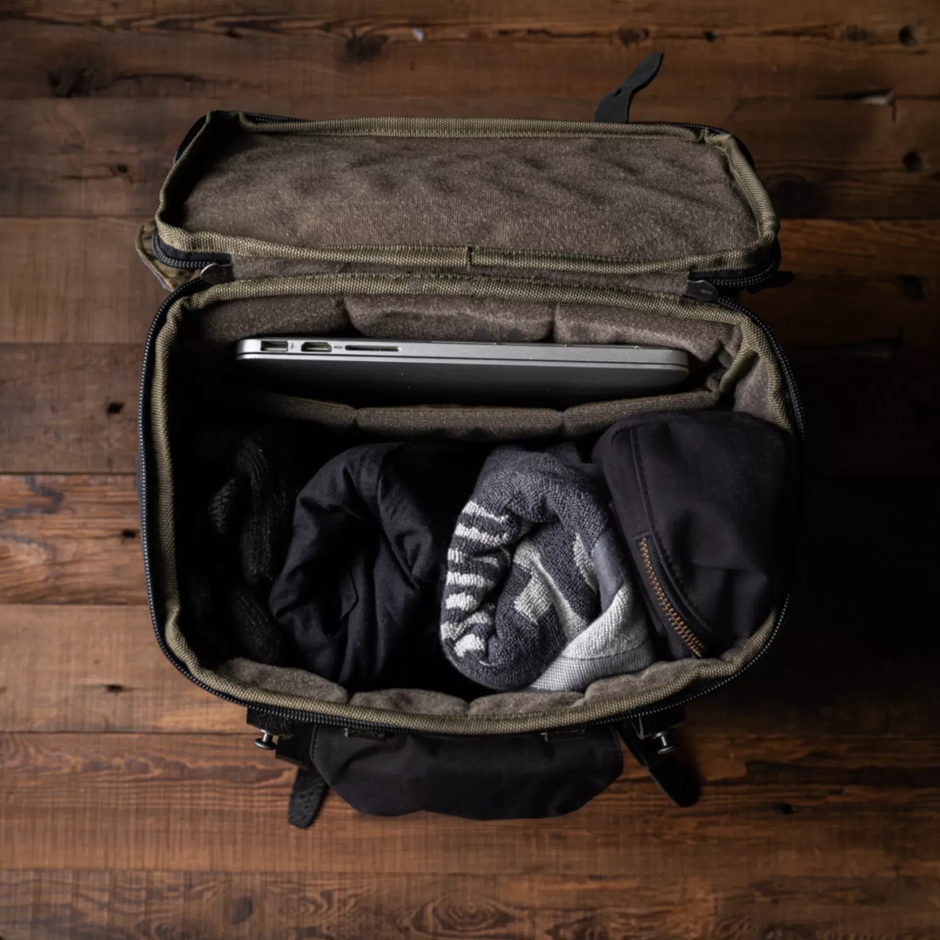 Commander Travel Camera Backpack 21L - Storming Gravity