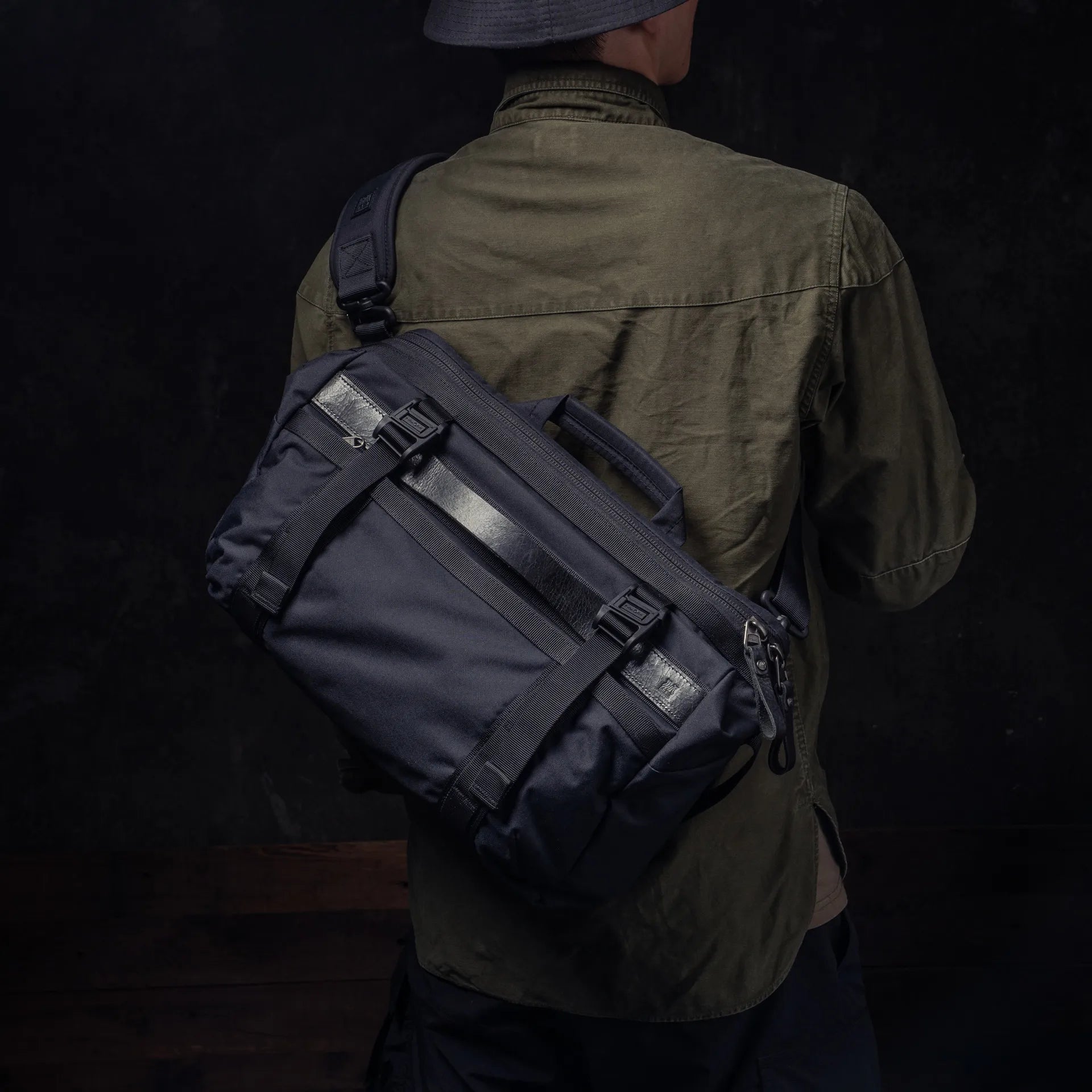 Lightning Rider V2 Sling Bag 13L - Storming Gravity