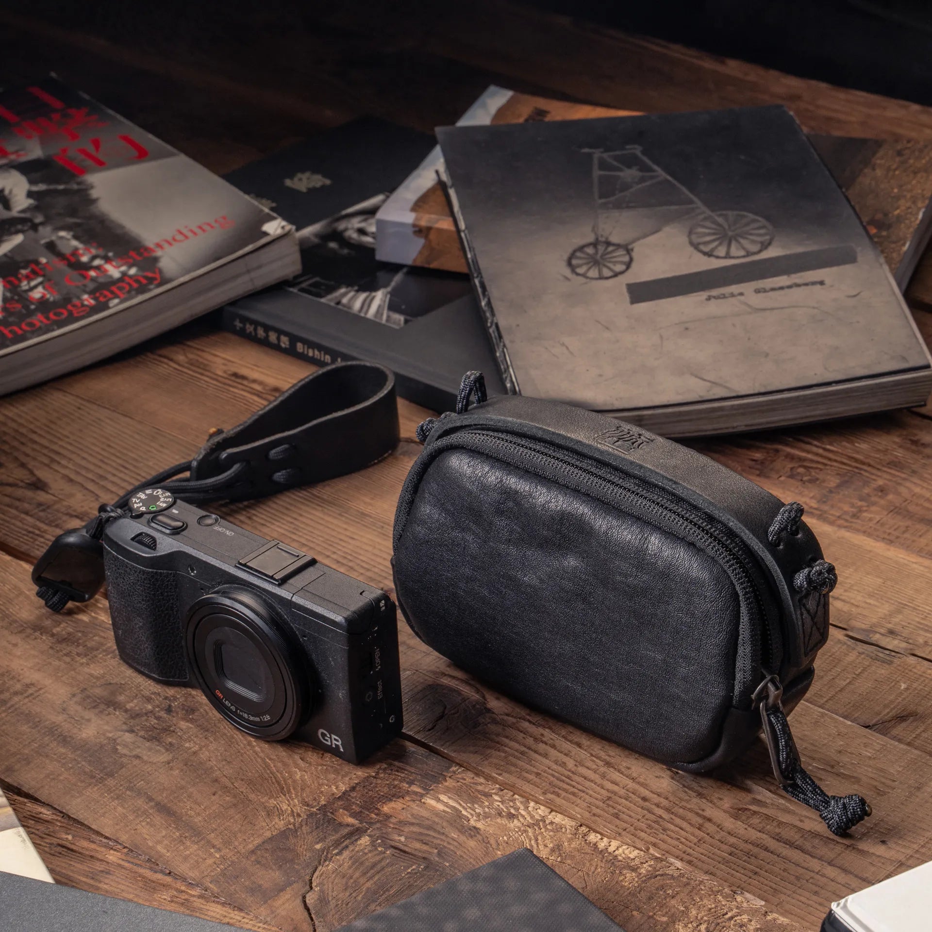 Full Leather Portable Camera Pouch S - Storming Gravity