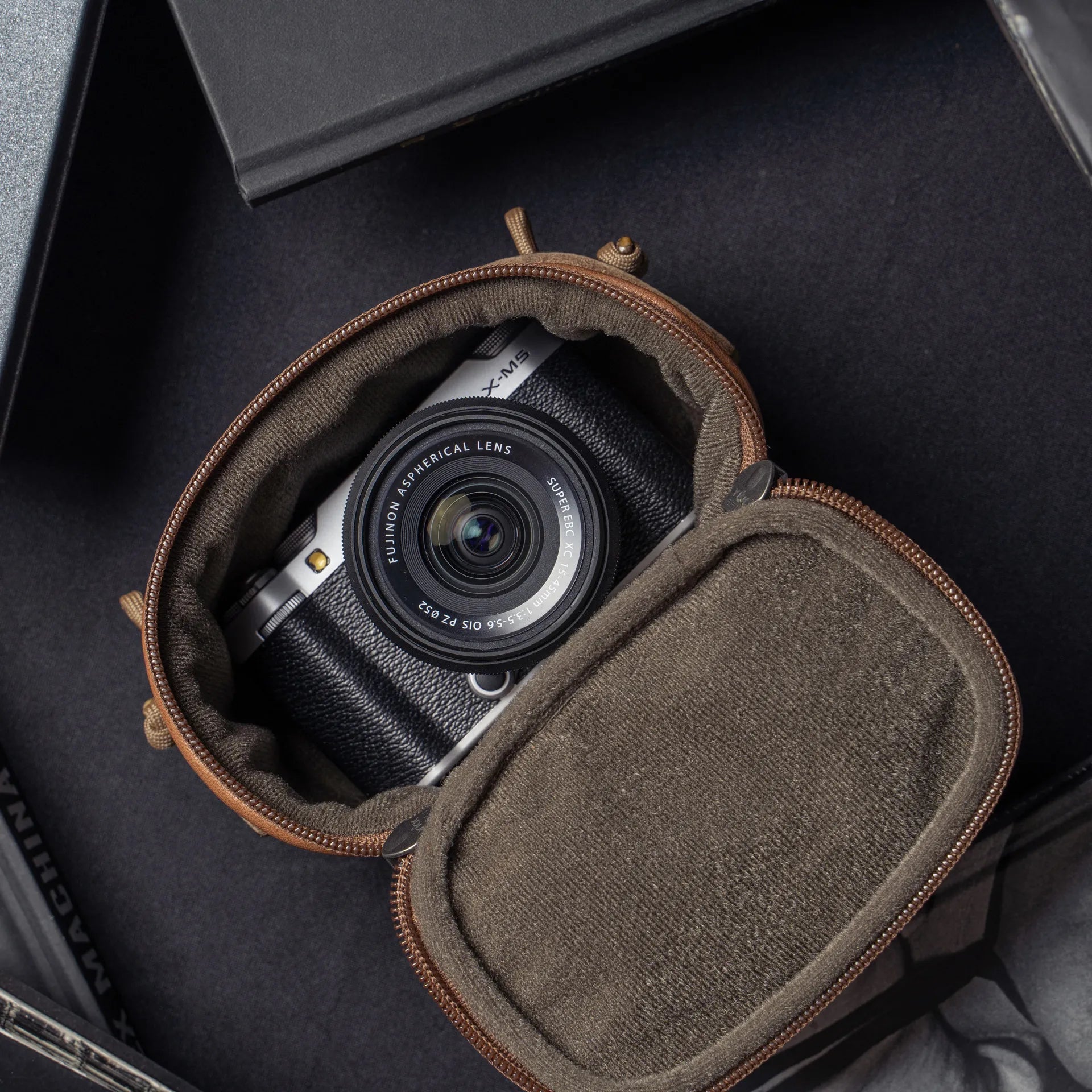 Full Leather Portable Camera Pouch ML - Storming Gravity