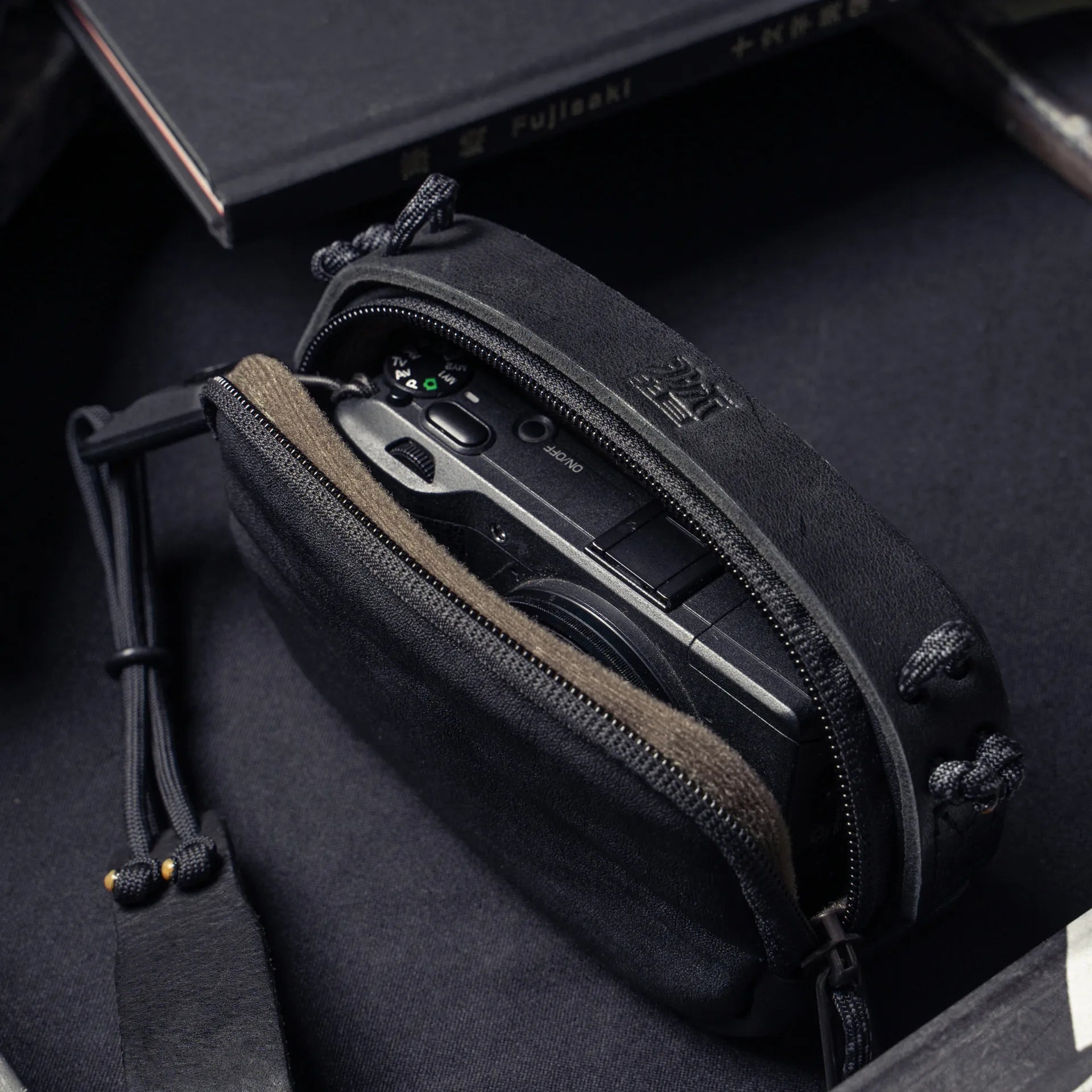 Full Leather Portable Camera Pouch S - Storming Gravity