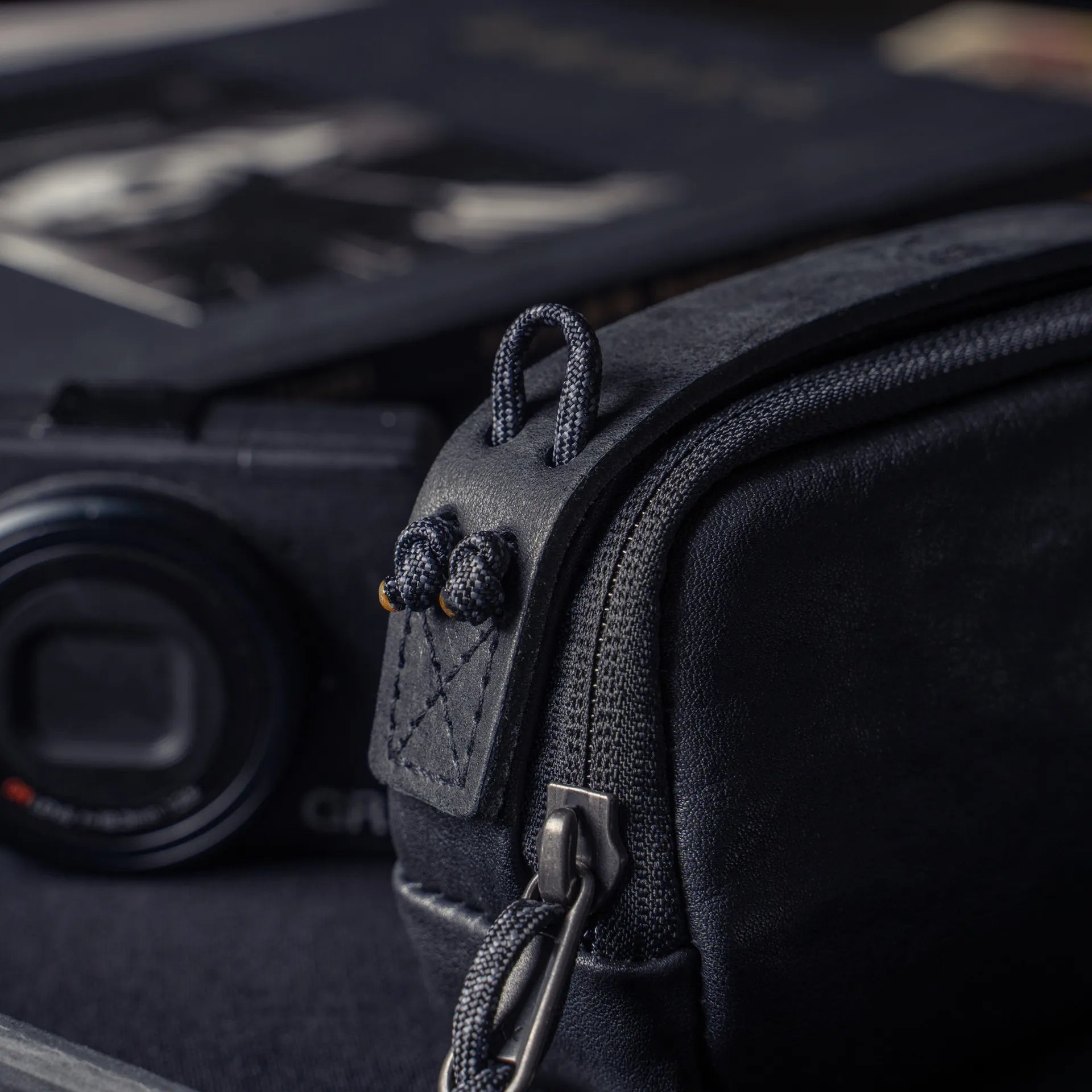 Full Leather Portable Camera Pouch S - Storming Gravity