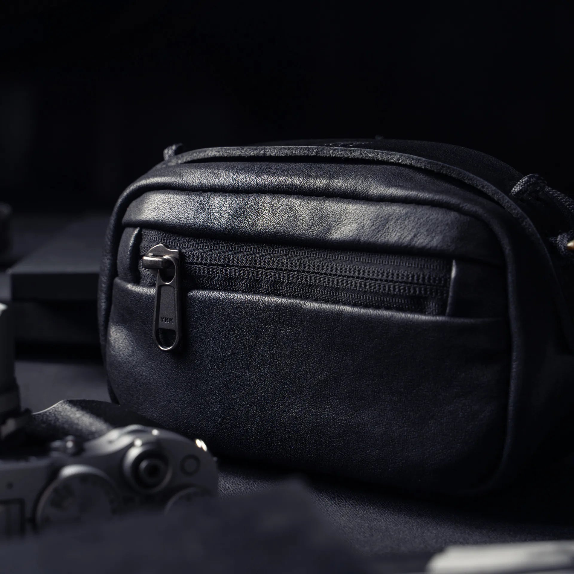 Full Leather Portable Camera Pouch M - Storming Gravity