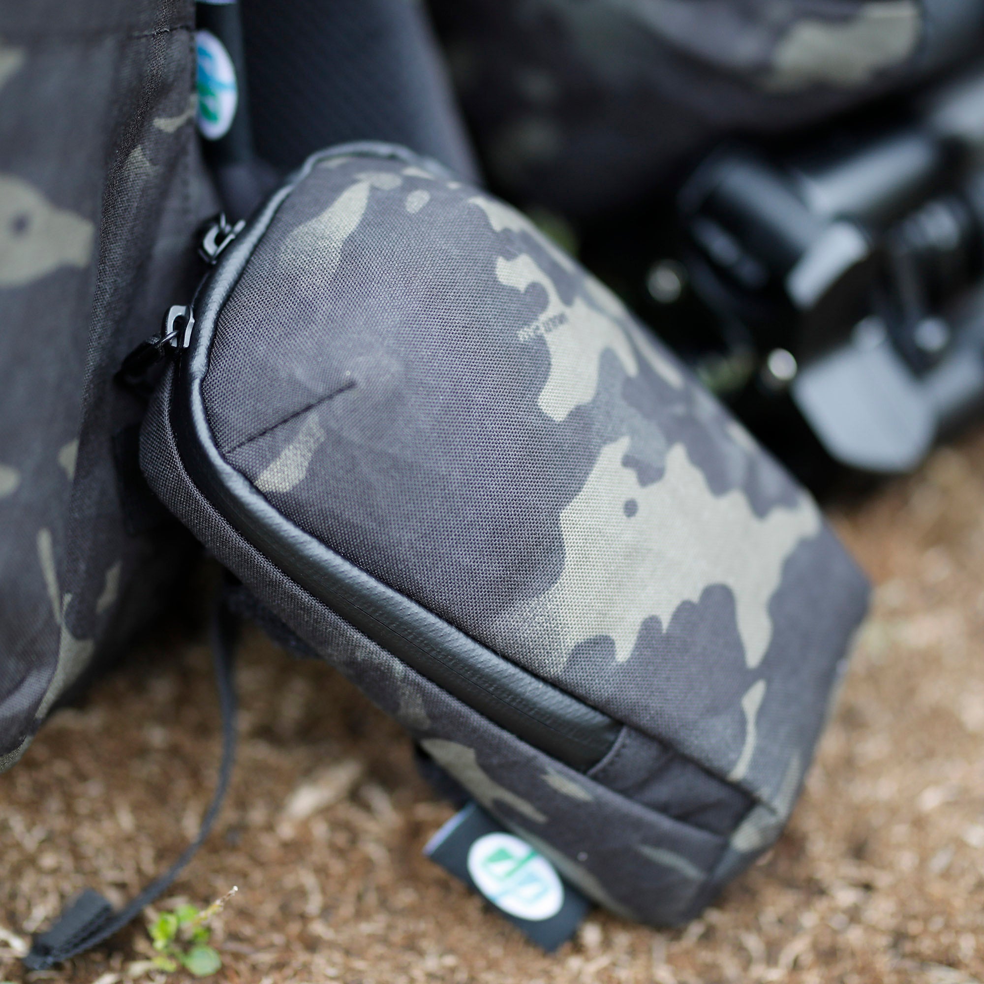 Field Multi Pouch (M) - Storming Gravity