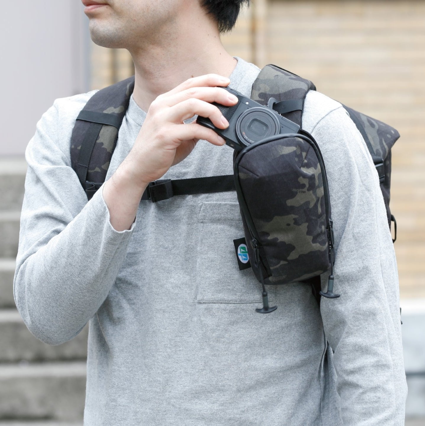 Field Multi Pouch (M) - Storming Gravity