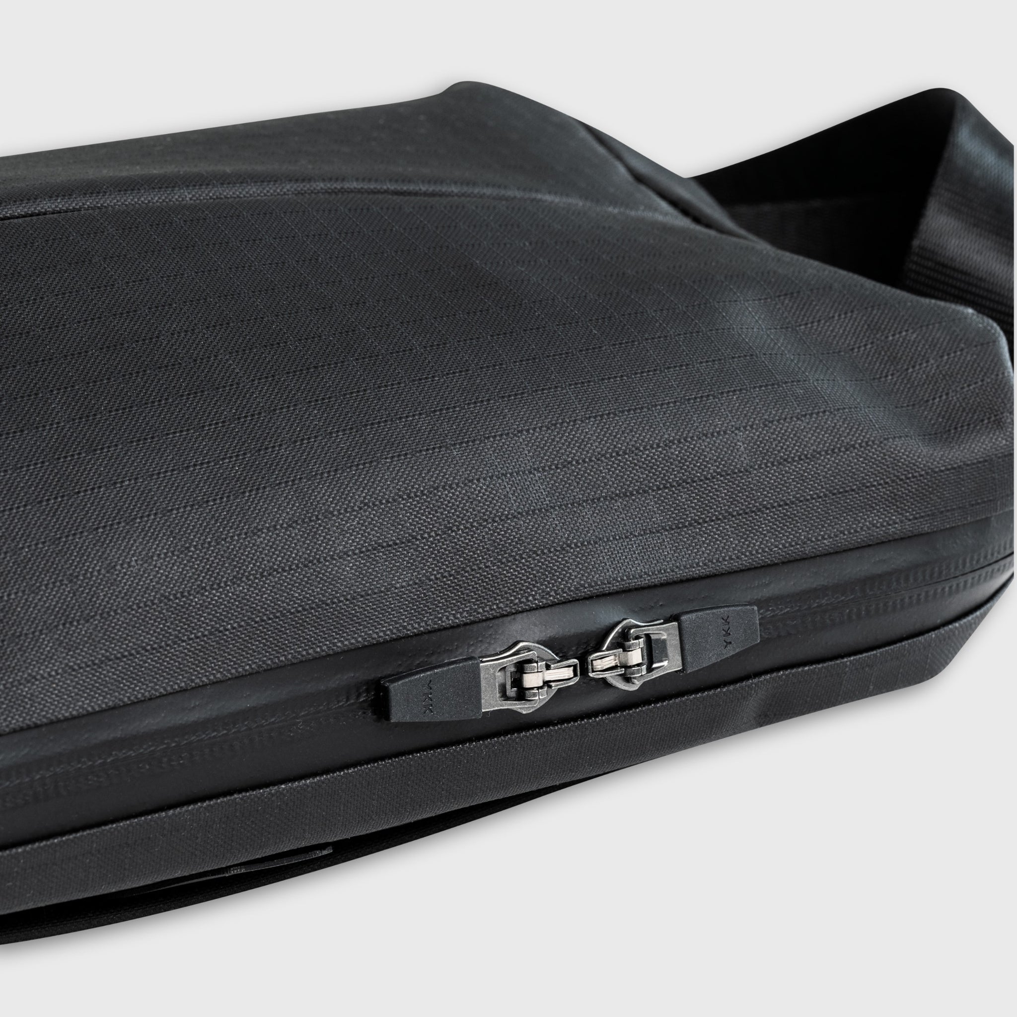 XB:01 CROSSBODY 3L - Storming Gravity