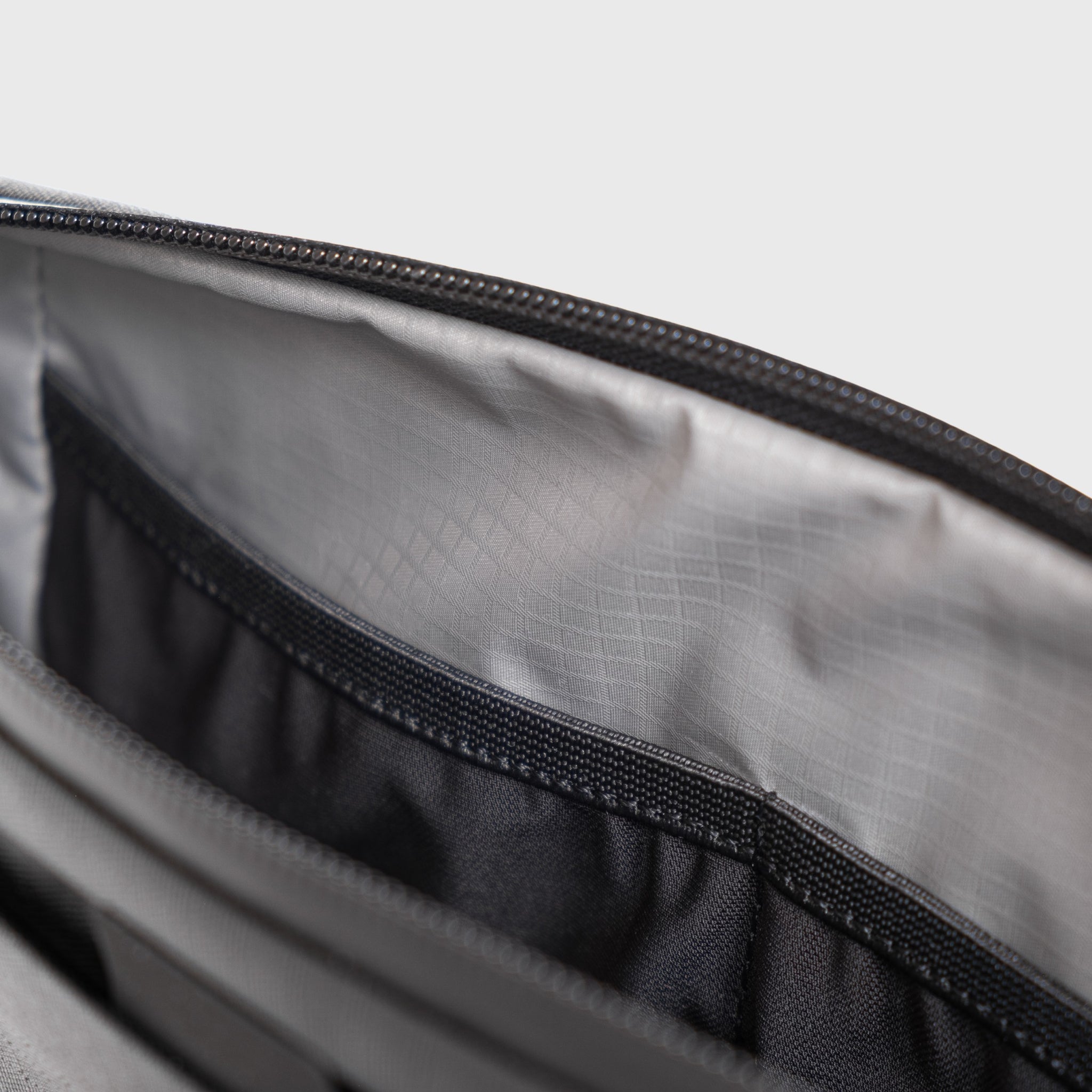 XB:01 CROSSBODY 3L - Storming Gravity