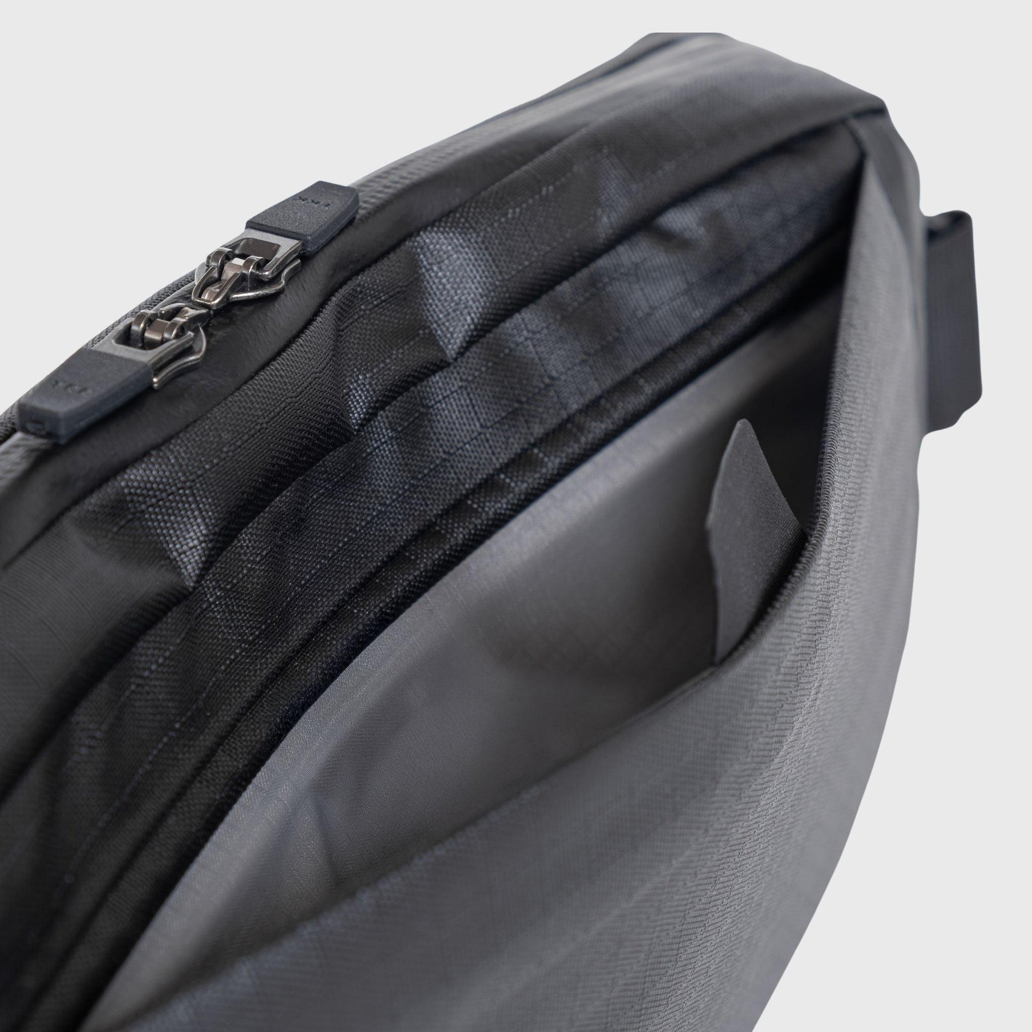 XB:01 CROSSBODY 3L - Storming Gravity