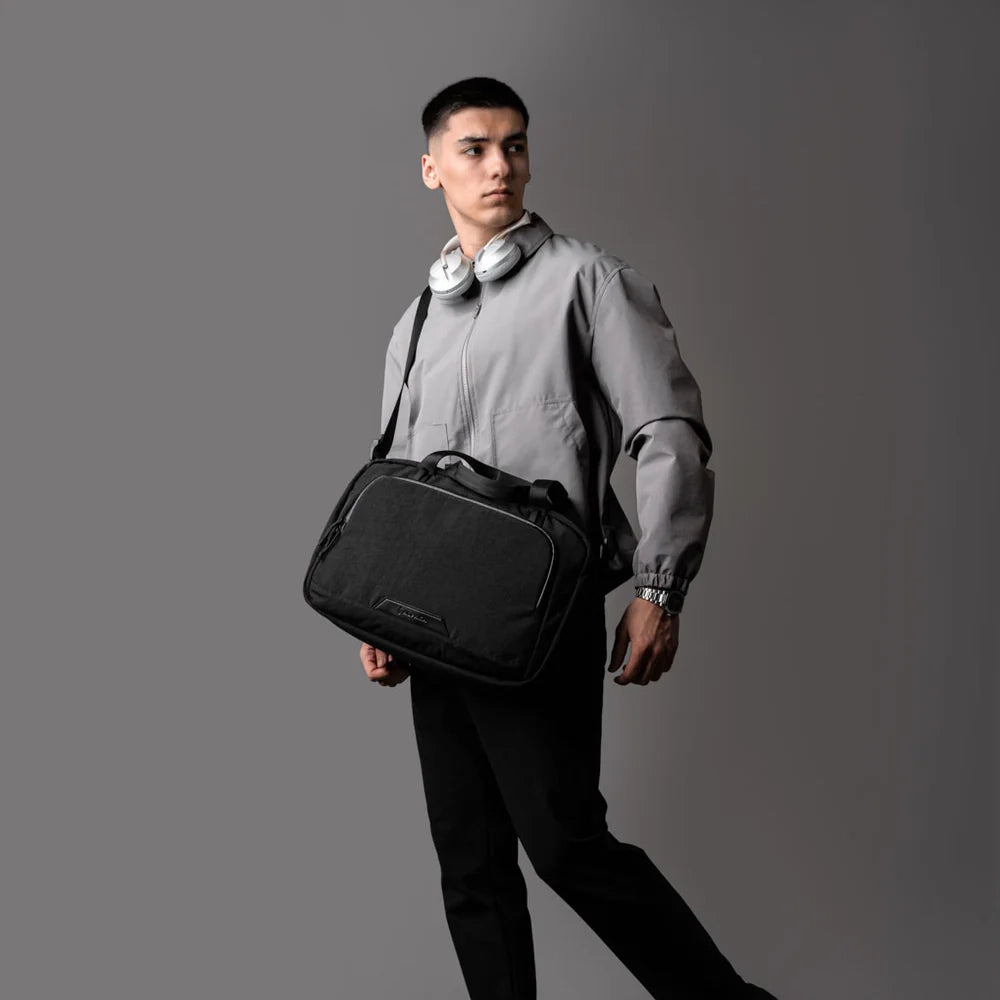 Bravo Brief 15L - Storming Gravity