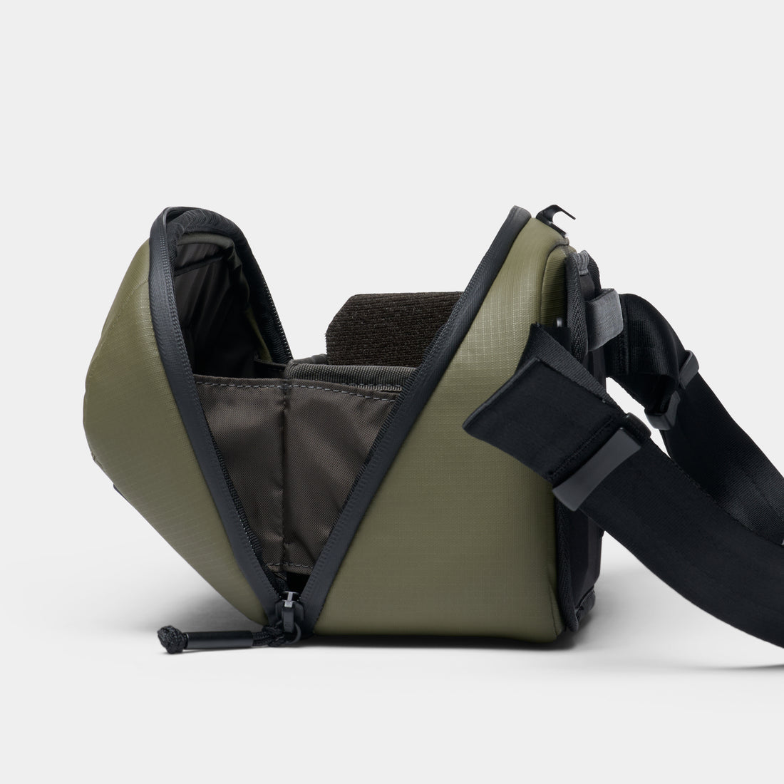 McKinnon Camera Sling 5L - Storming Gravity