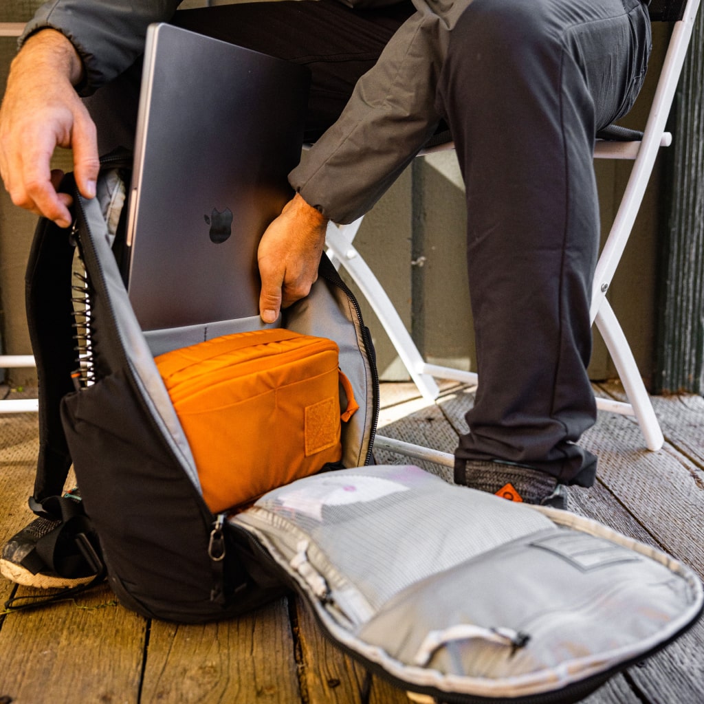Civic Access Pouch 2L - Storming Gravity