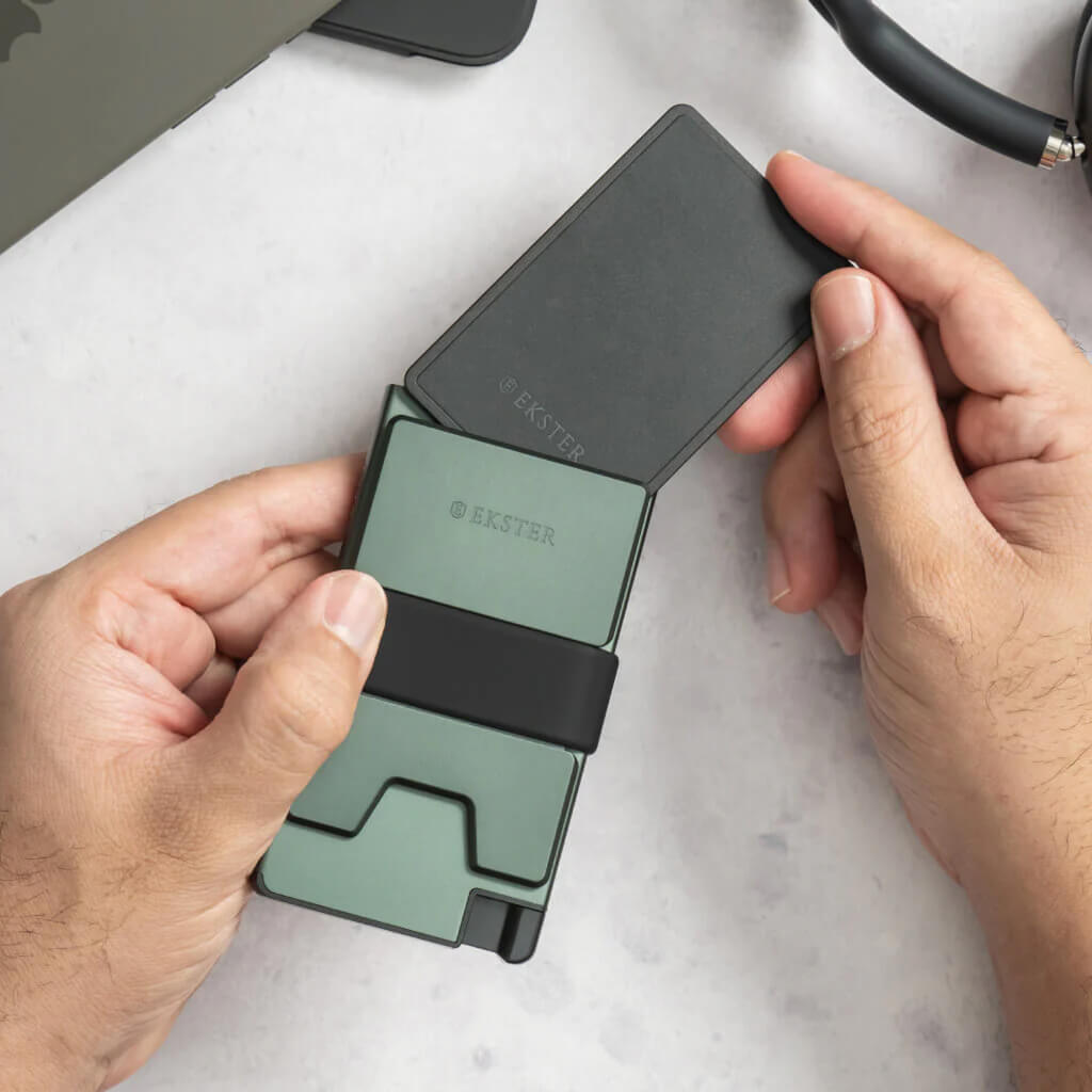 Ekster Cardholder Pro - Storming Gravity