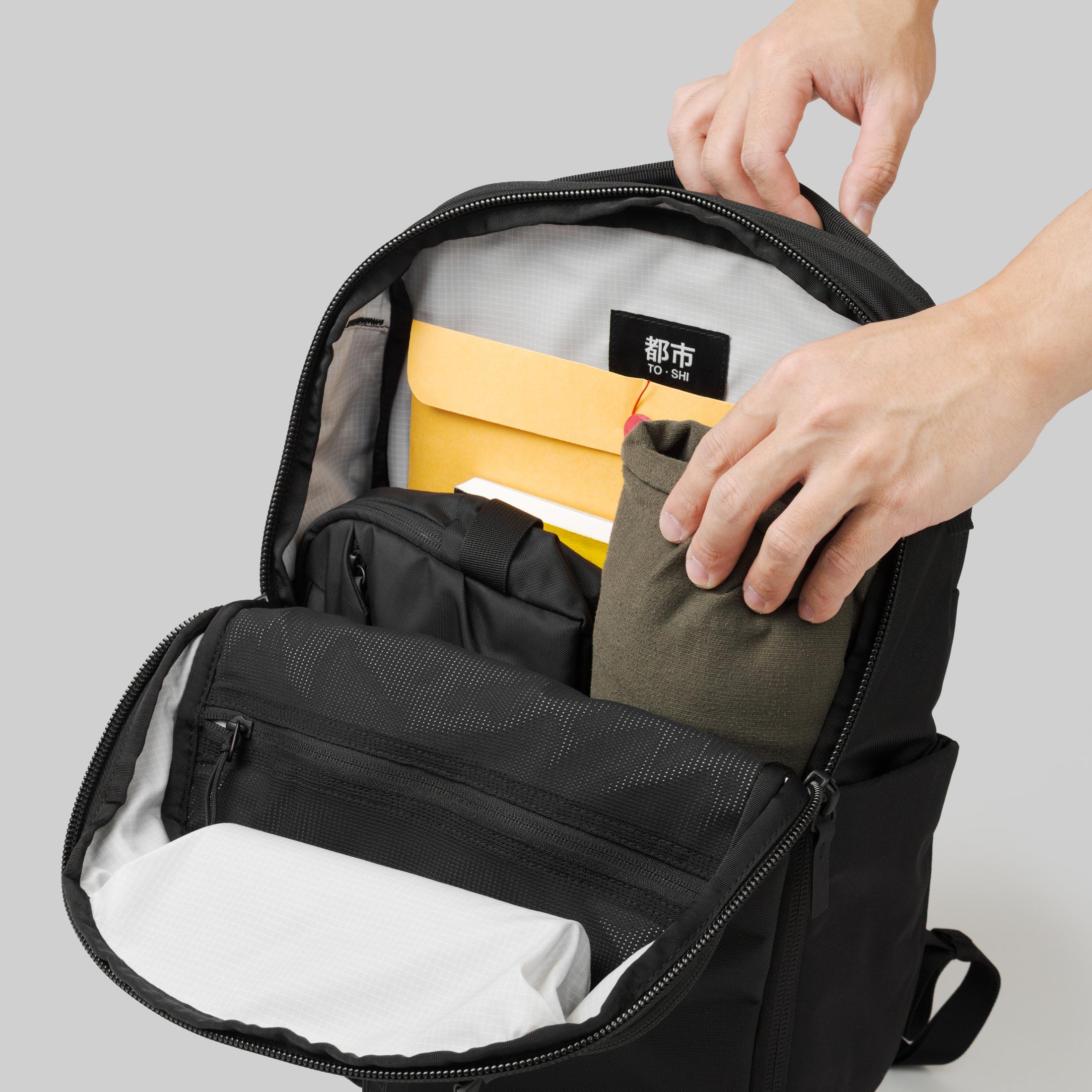 Toshi Pack 20L - Storming Gravity
