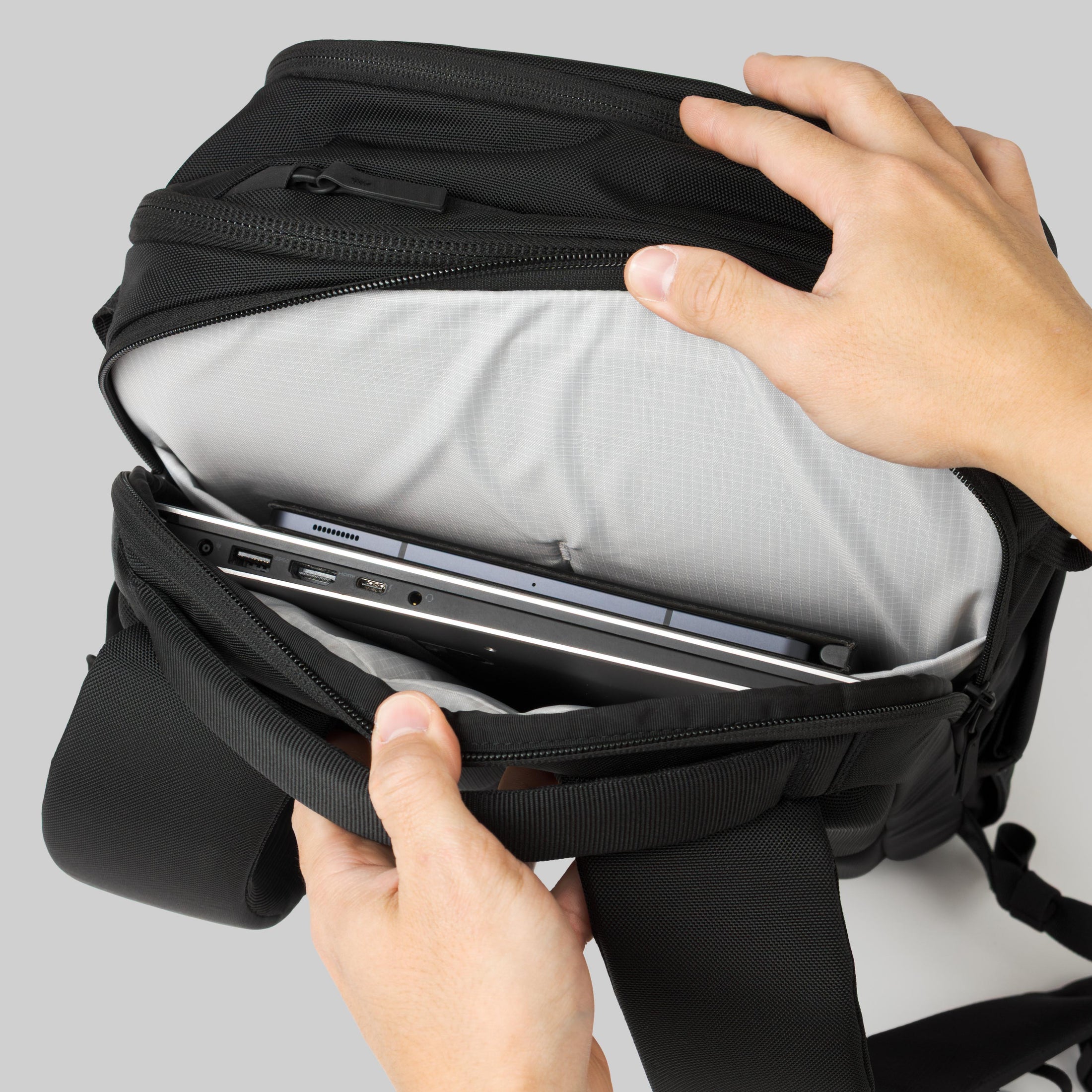 Toshi Pack 20L - Storming Gravity