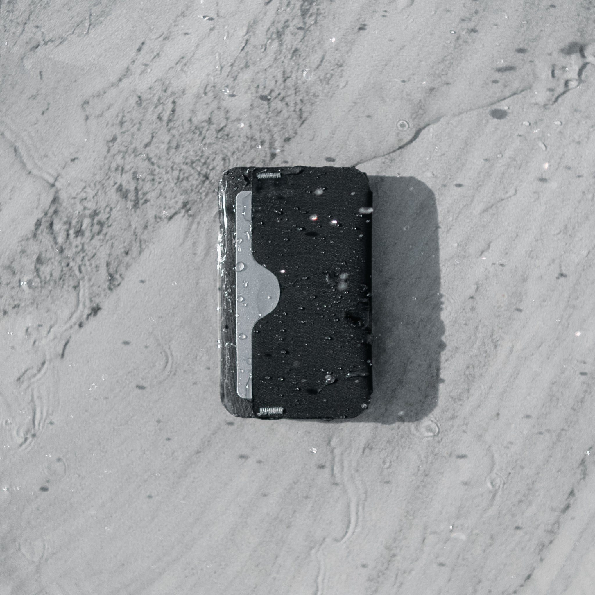 RE:FORM® RE:02 (CARD HOLDER) - Storming Gravity