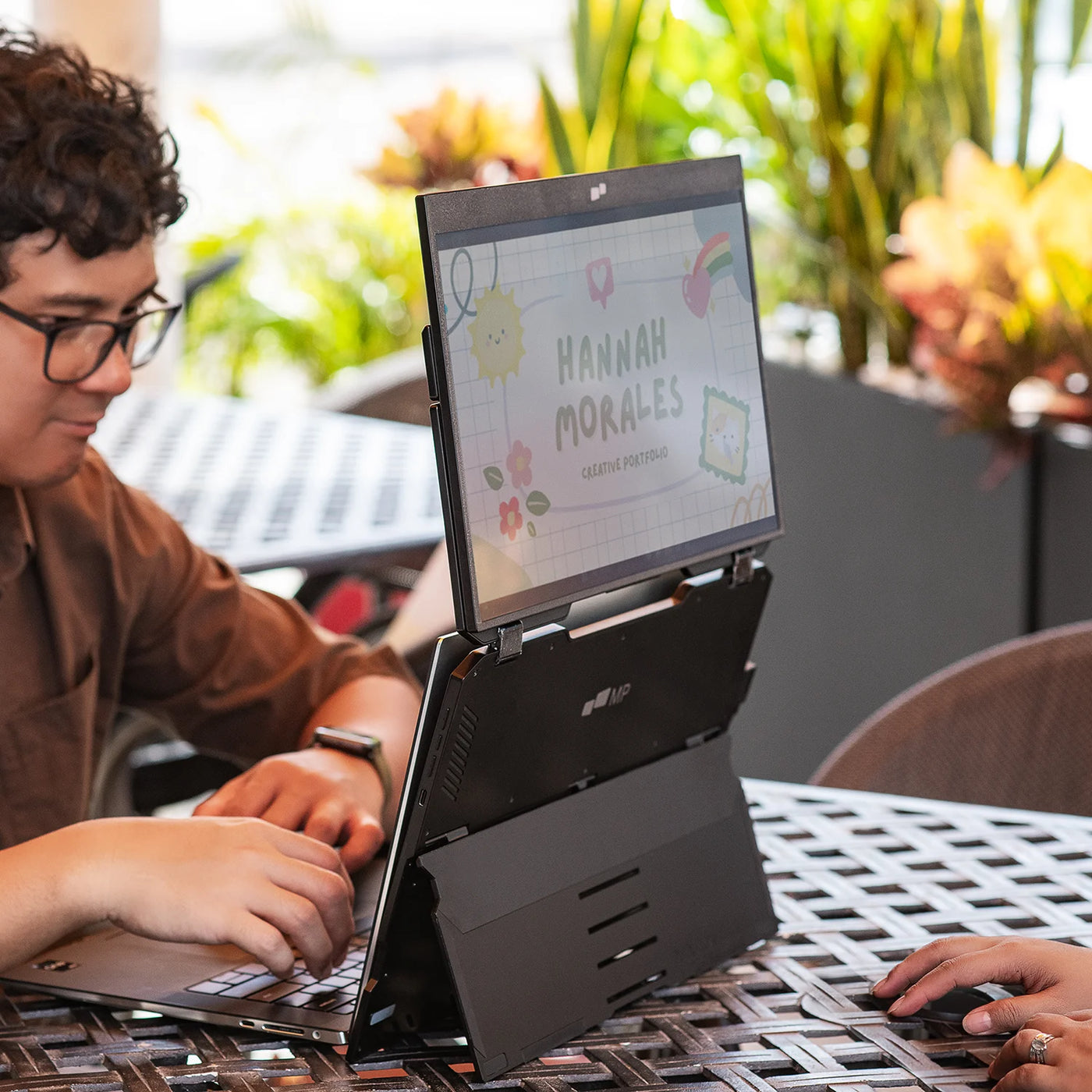 Duex Float - 15.6 inch Float Screen for All Laptop