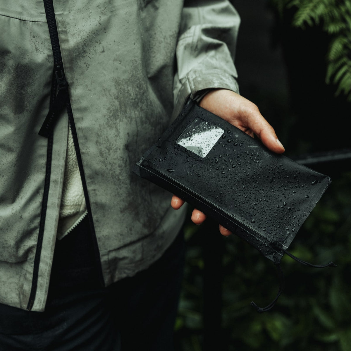 Element Flat Pouch - Small - Storming Gravity