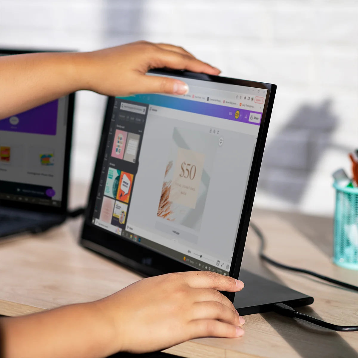 GLANCE - 16-inch FHD Monitor - Storming Gravity