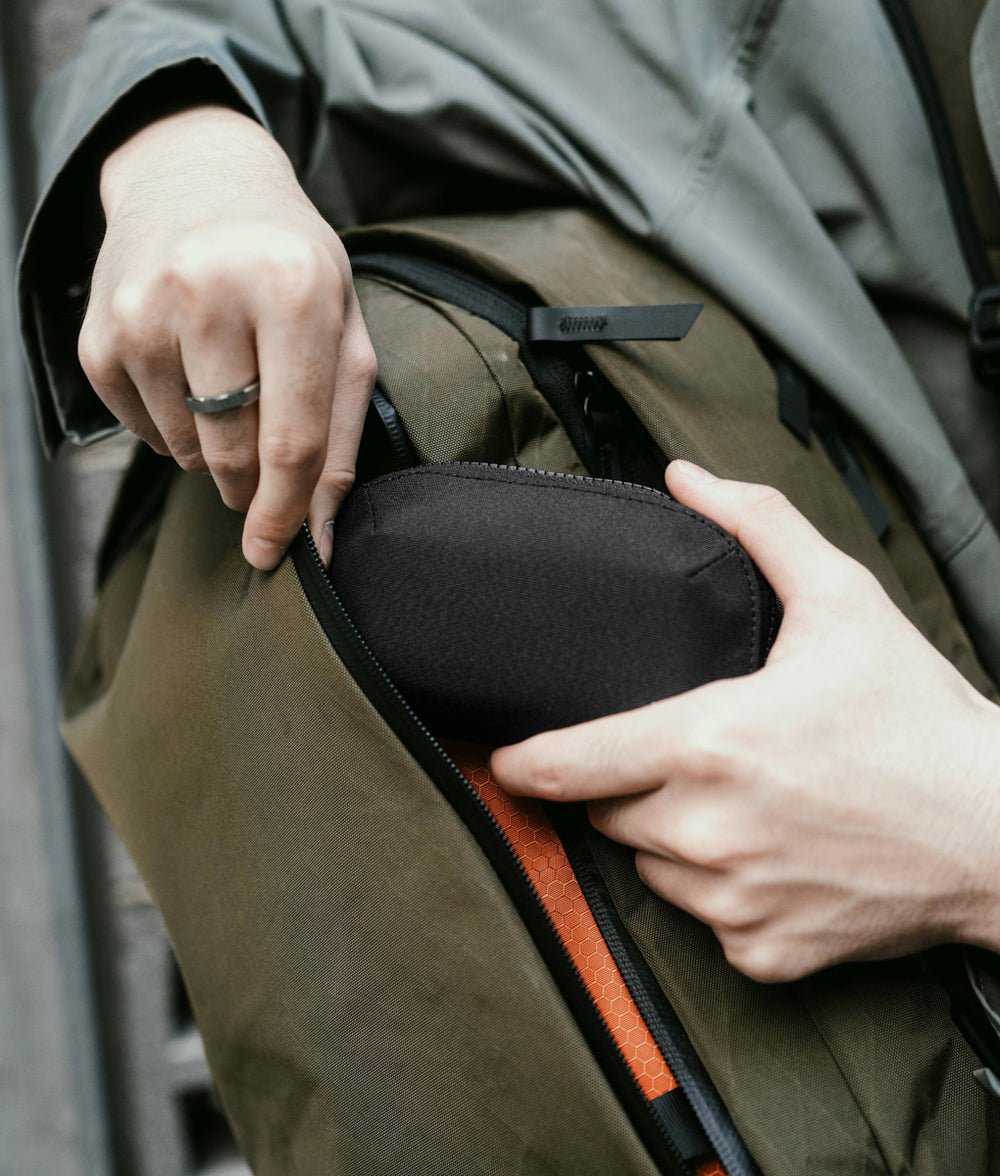 Hub Zip Pocket - Storming Gravity