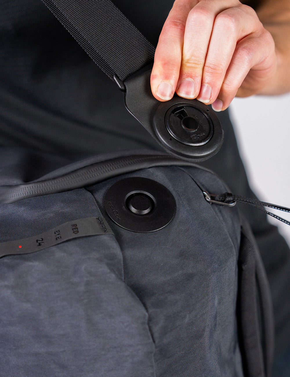 Matador® X Carryology® REDEYE 24 - Black Edition - Storming Gravity