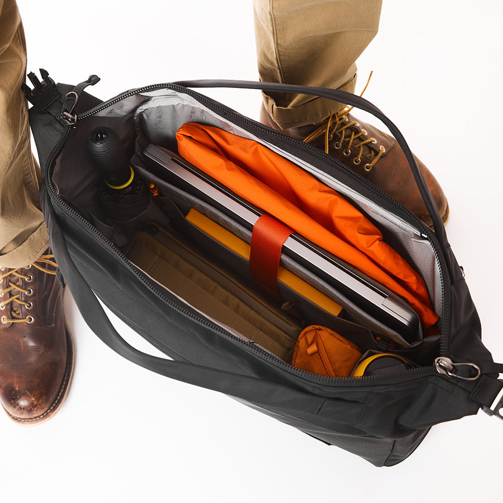 Transit Briefcase 20L - Storming Gravity