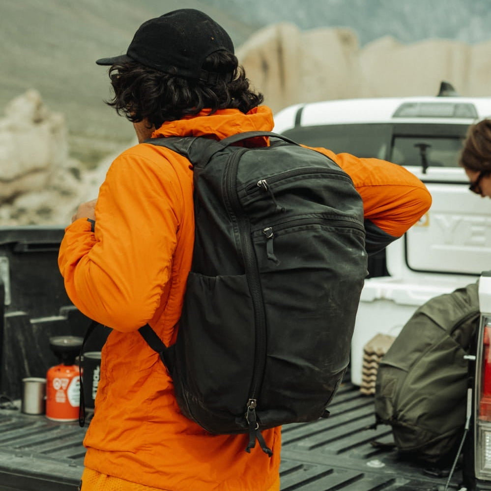 MOUNTAIN Panel Loader 22L in 210D - Storming Gravity