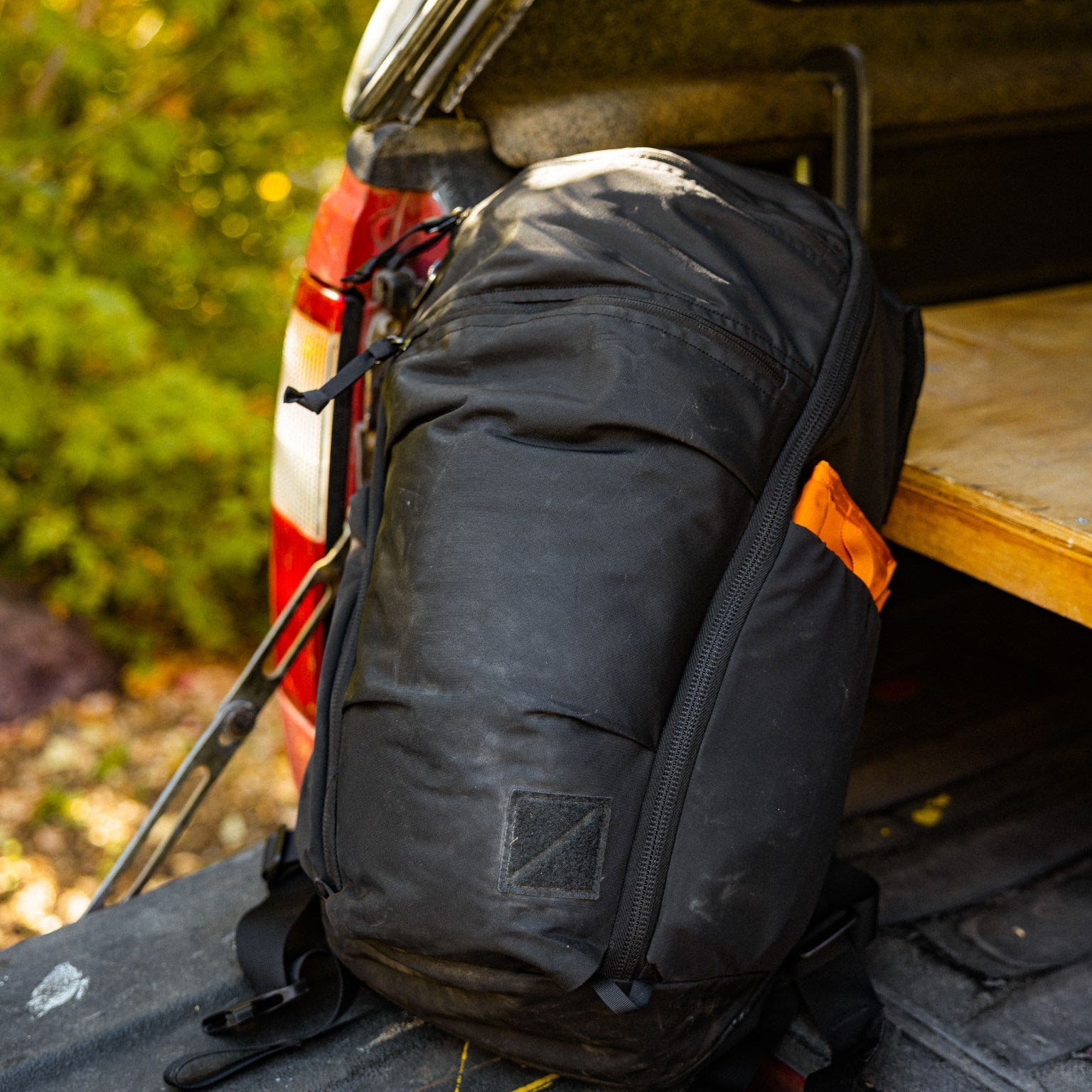 Mountain Panel Loader 22L - Storming Gravity