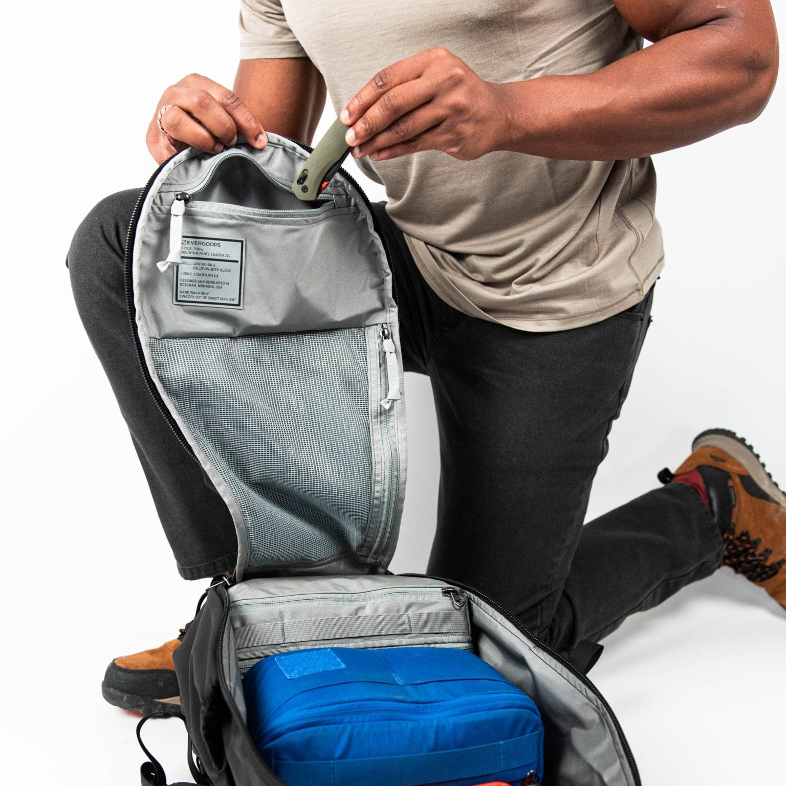 Mountain Panel Loader 22L - Storming Gravity