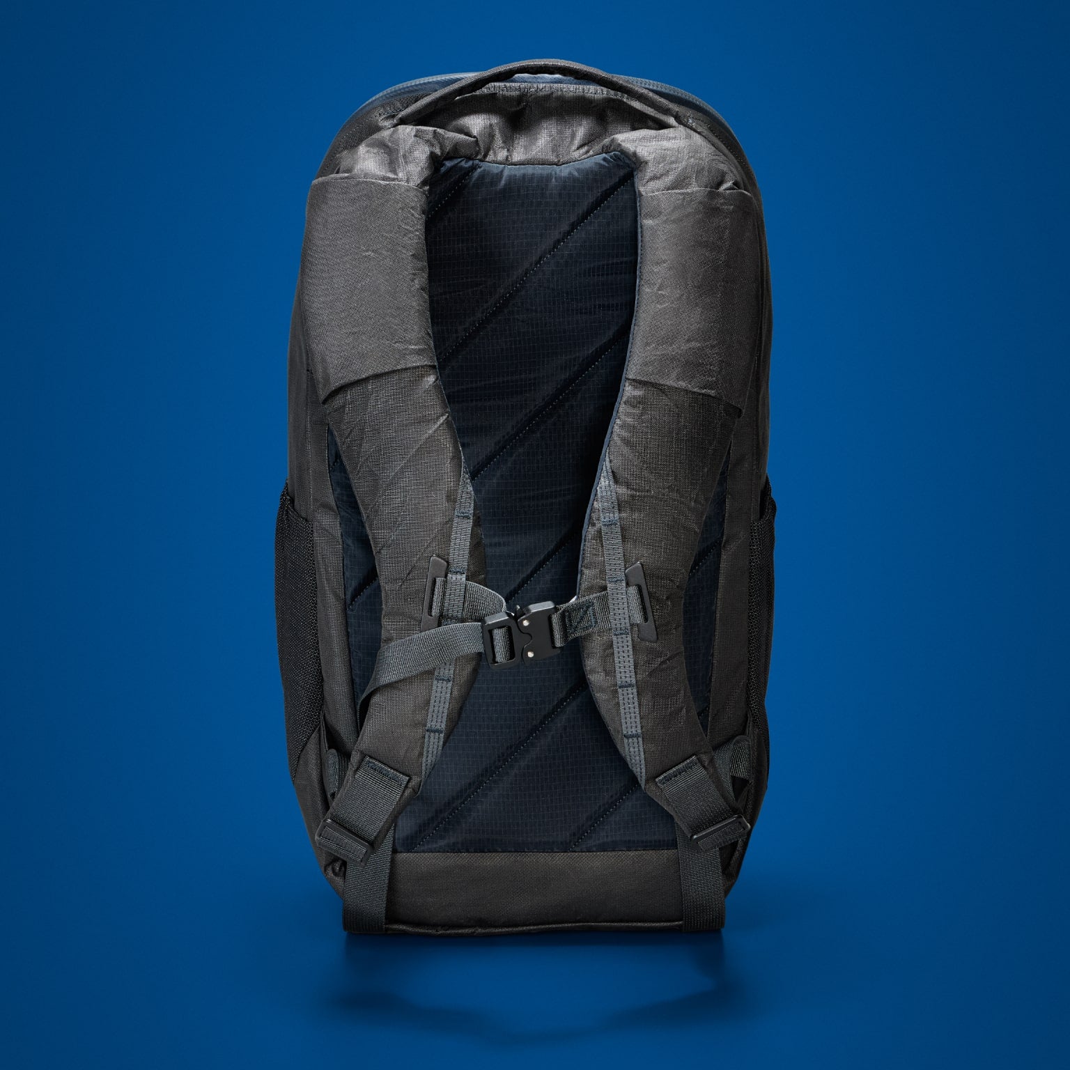 MOUNTAIN Panel Loader 22L - Kludde Edition - Storming Gravity