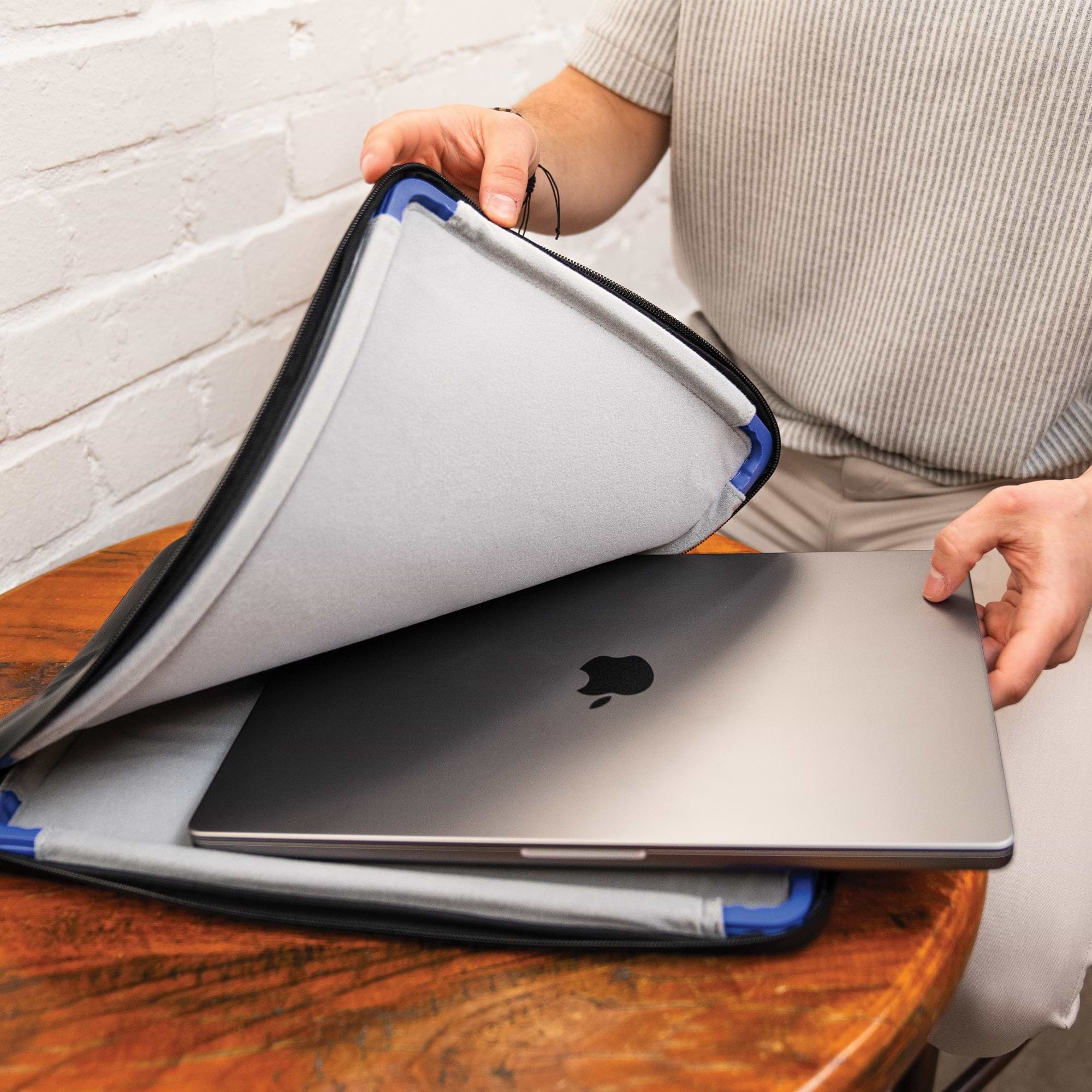 MacBook Pro Sleeve With Handle - Storming Gravity