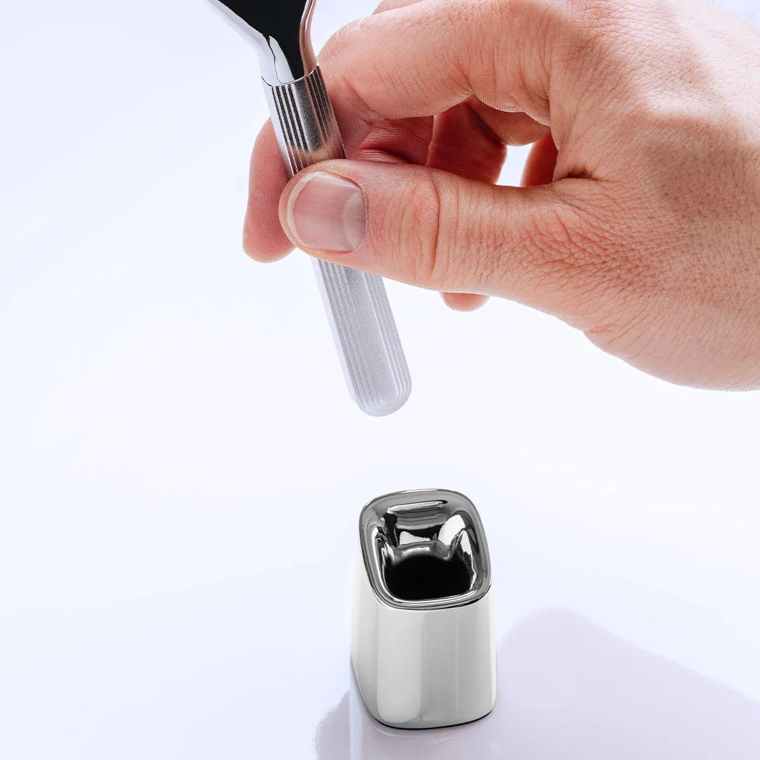 The Single Edge Max Razor Stand