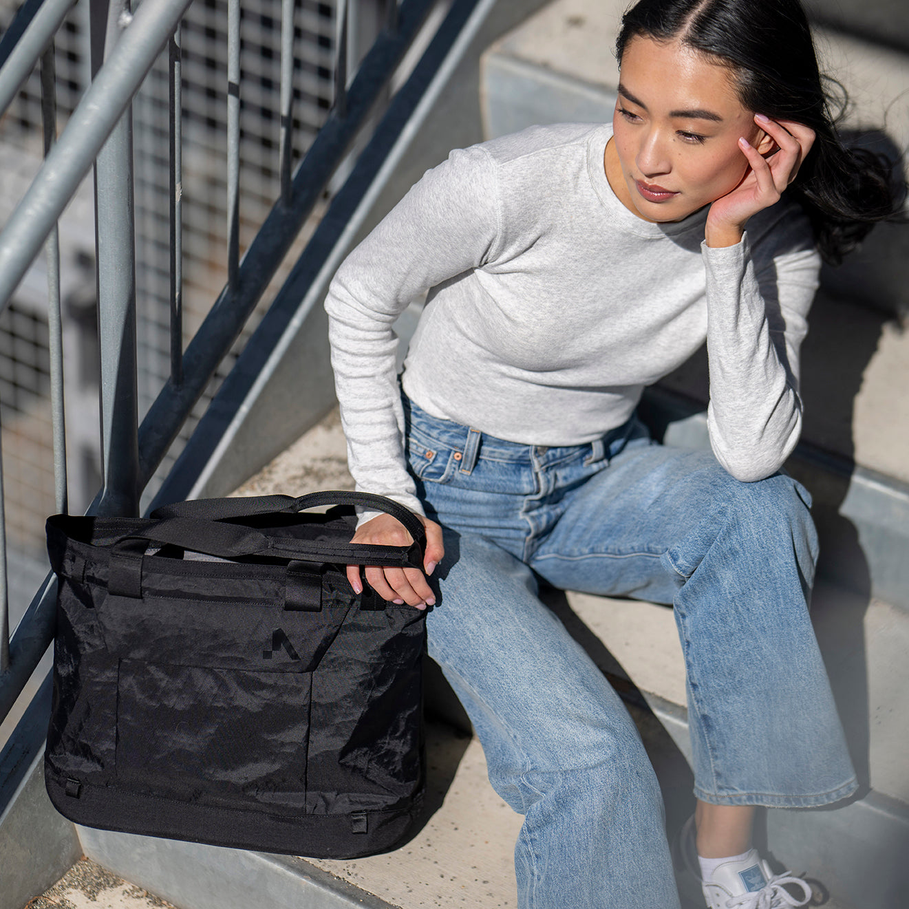 Rennen Tote Bag - Storming Gravity