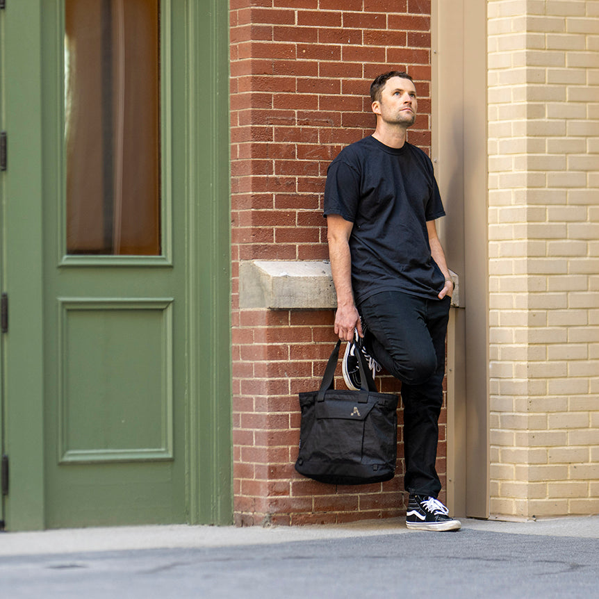 Rennen Tote Bag - Storming Gravity