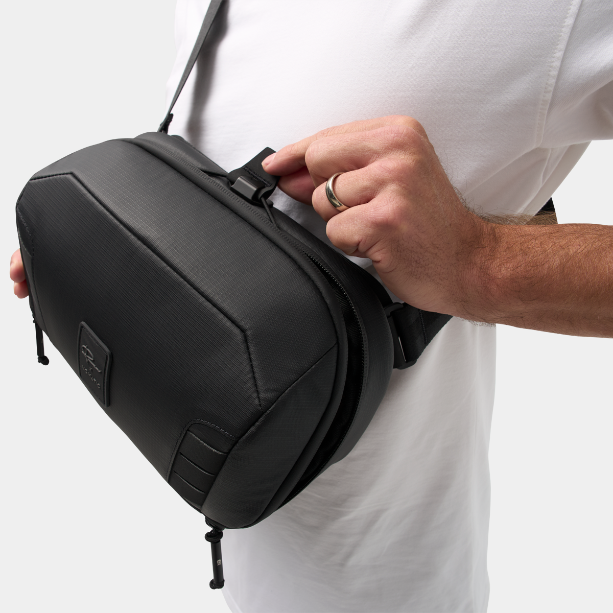 McKinnon Camera Sling 5L - Storming Gravity