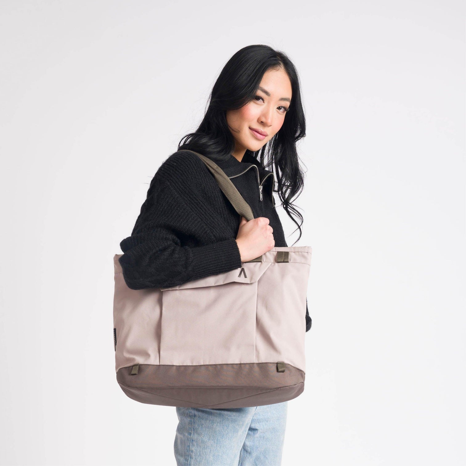 Rennen Tote Bag - Storming Gravity