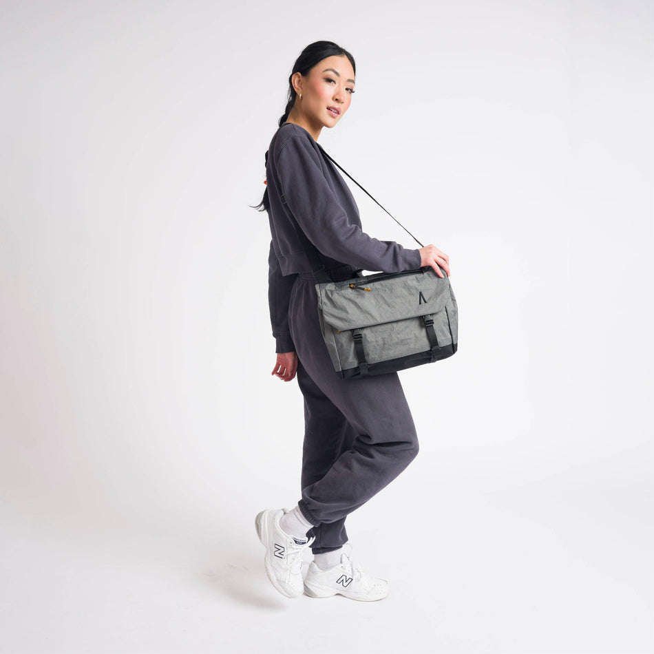 Rennen Shoulder Bag 10L - Storming Gravity